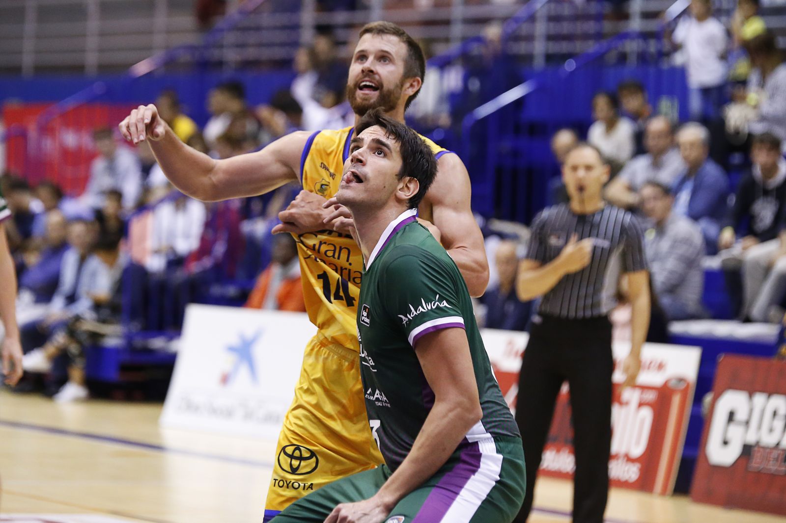 La primera victoria del Unicaja, en fotos
