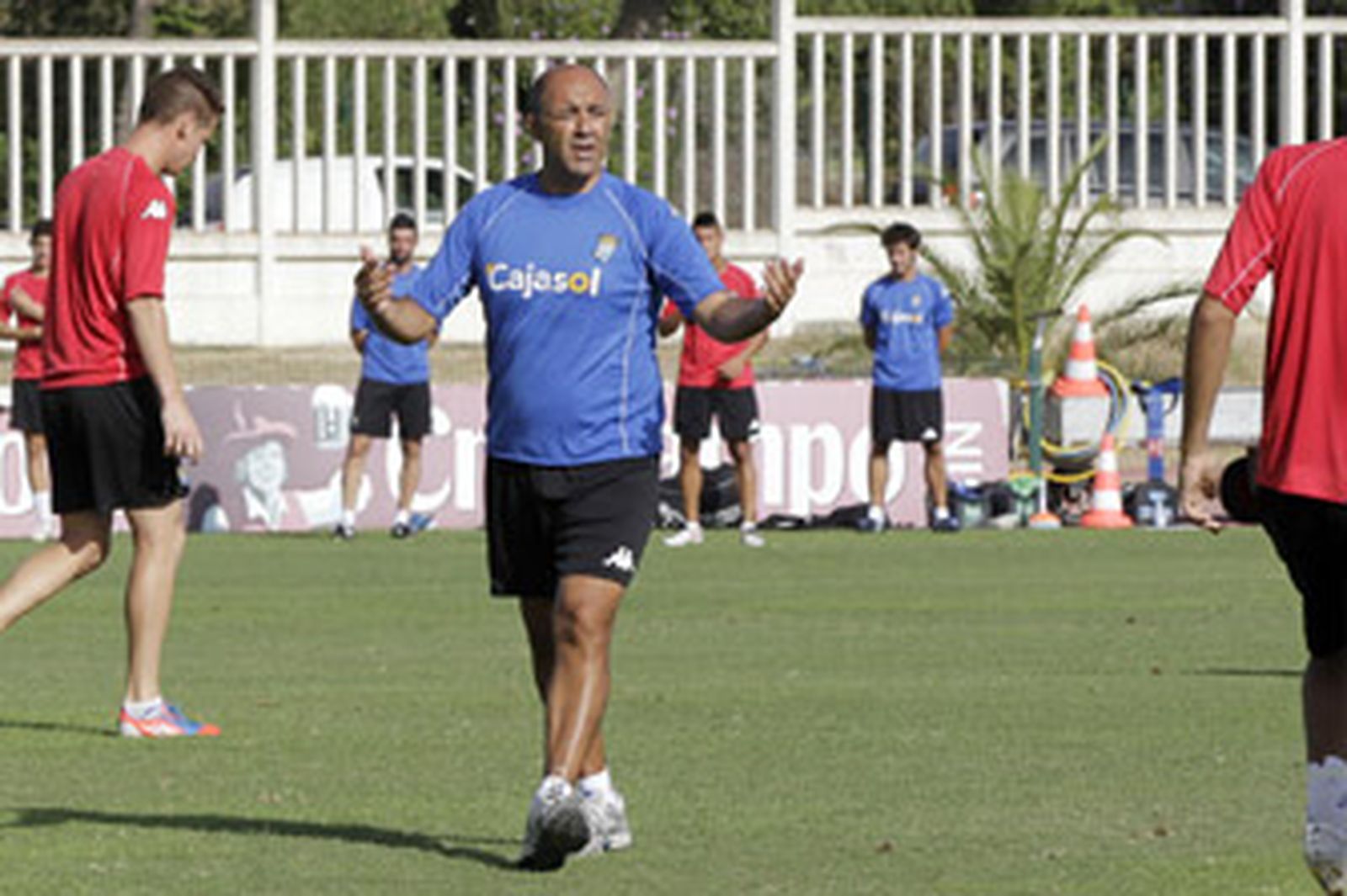 Paco Peña acepta el reto de entrenar al primer equipo