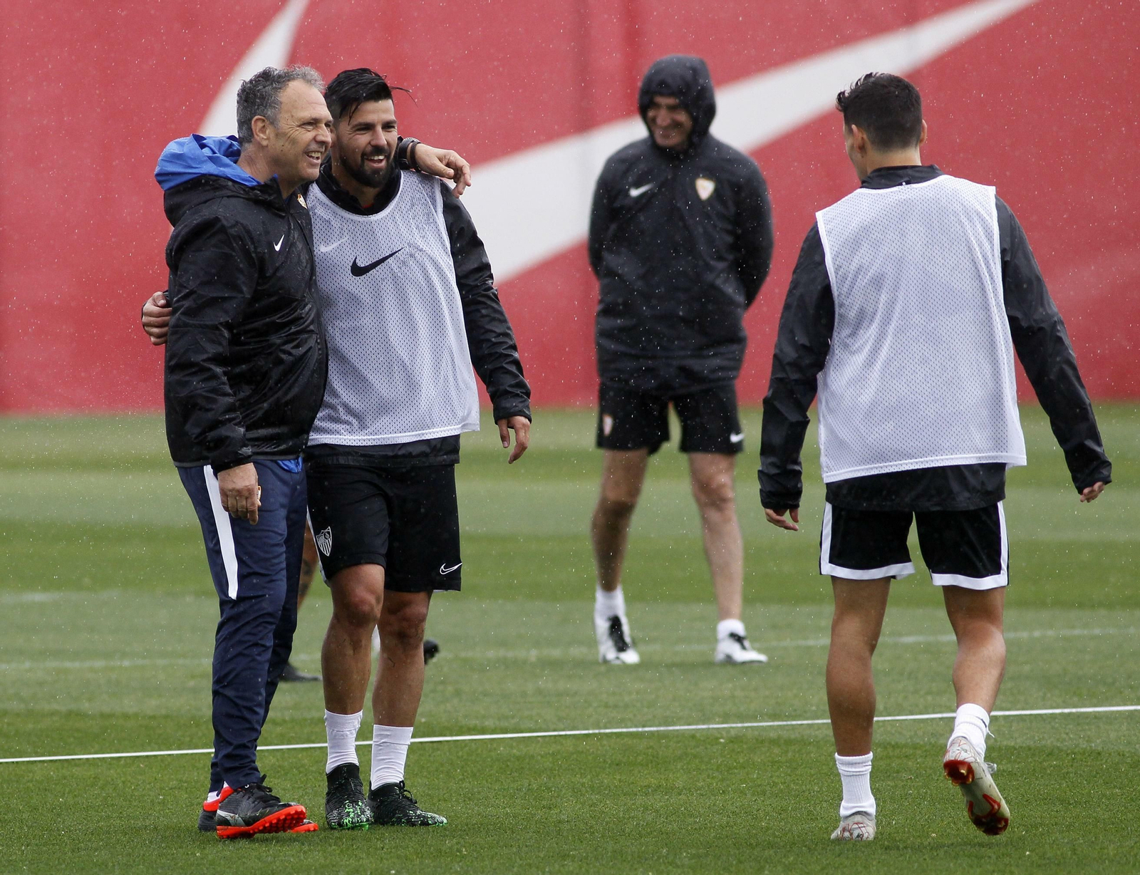 Primer entrenamiento del Sevilla FC tras anunciar Caparrós que tiene leucemia