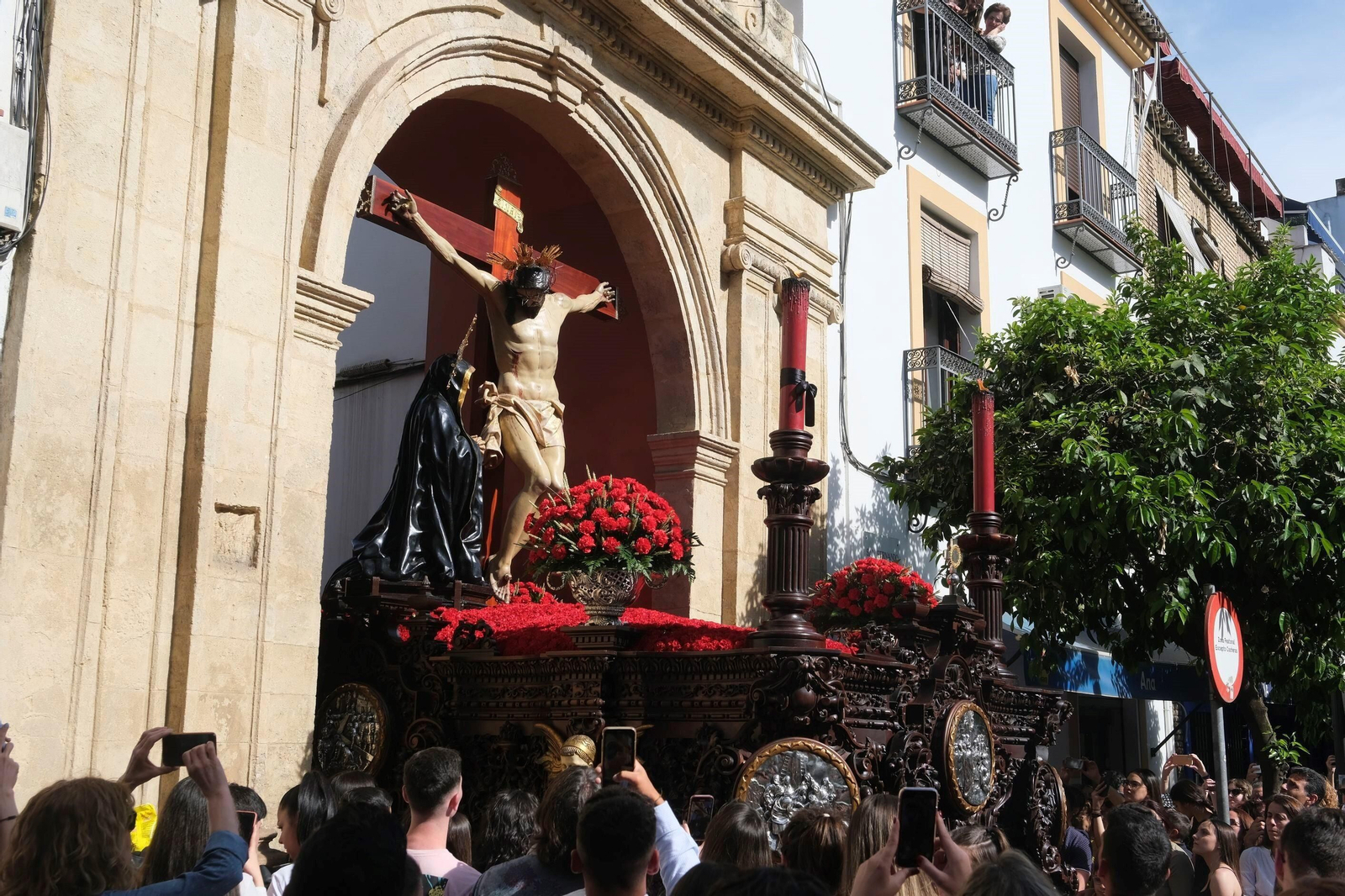 Jueves Santo en Córdoba: la procesión de la Caridad, en imágenes