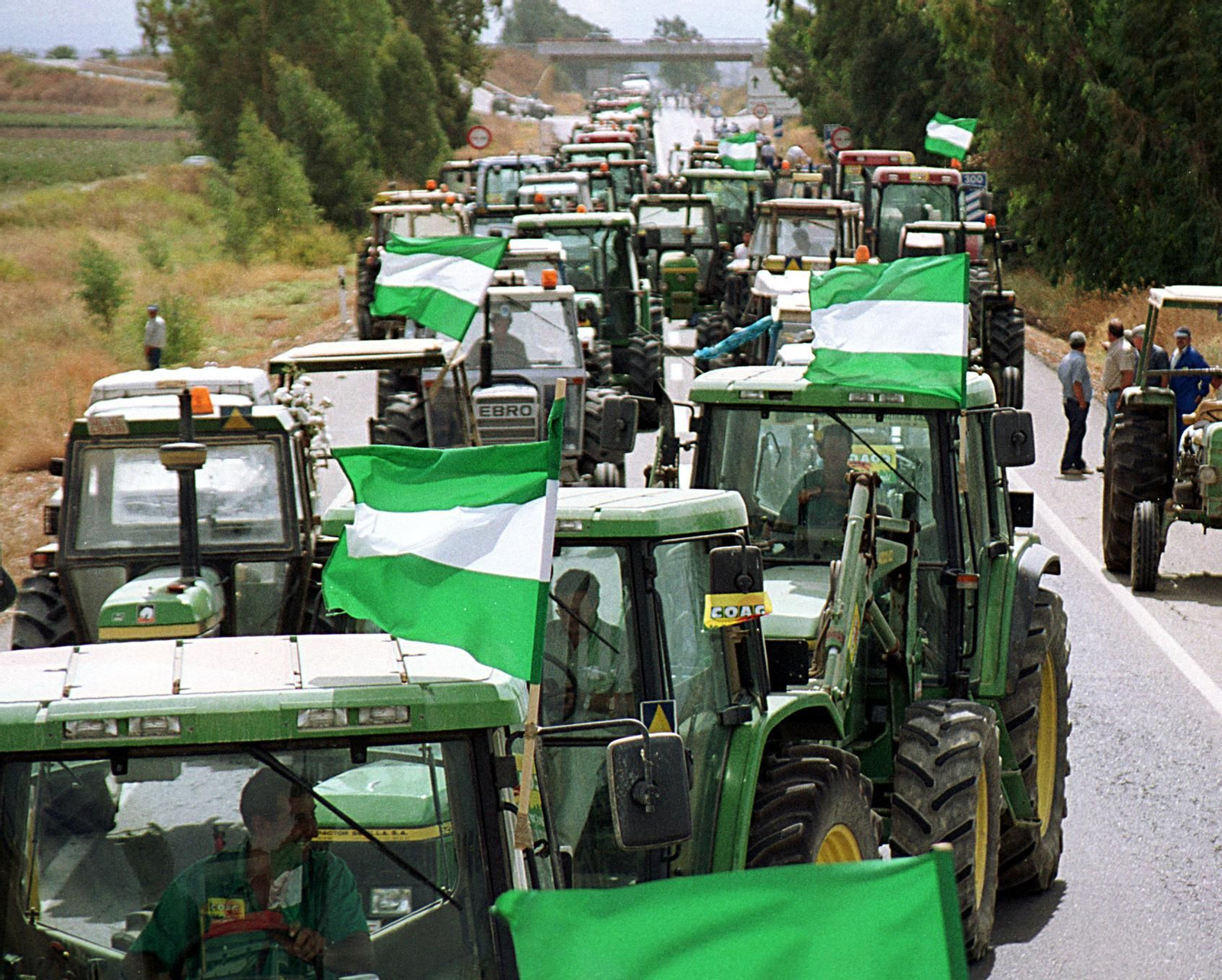 Tractores cerca de Los Palacios en el año 2000 en una protesta de agricultores