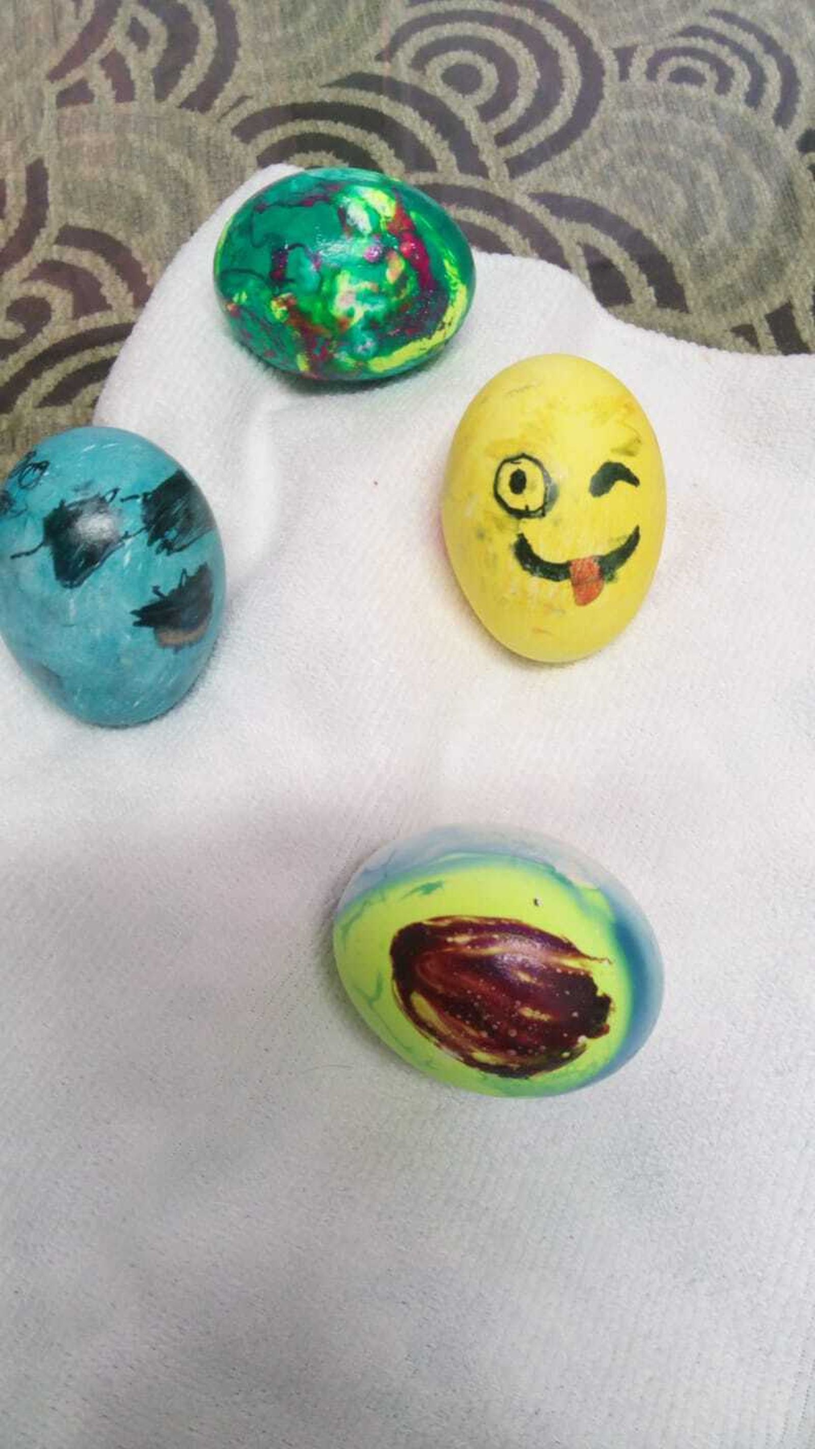 La singular tradición de los huevos pintados de Pascua de Fuente Carreteros, en fotografías