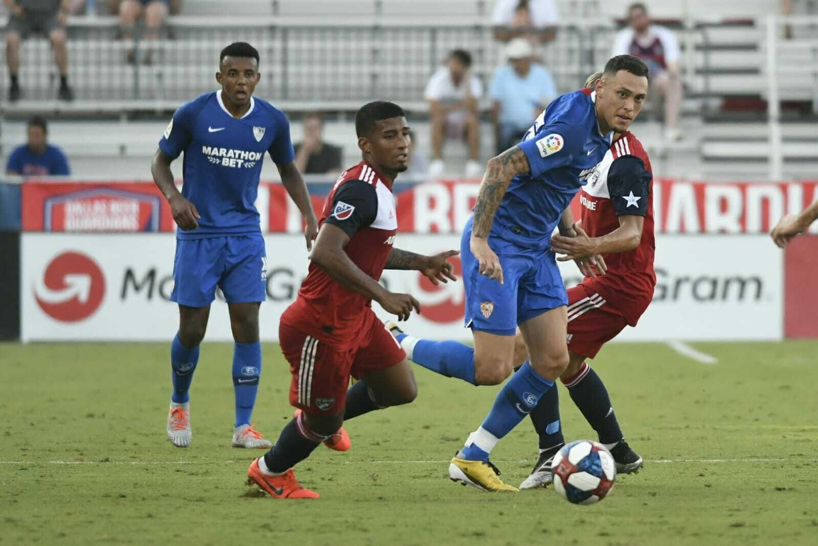 Lucas Ocampos jugó los primeros 45 minutos ante el FC Dallas.
