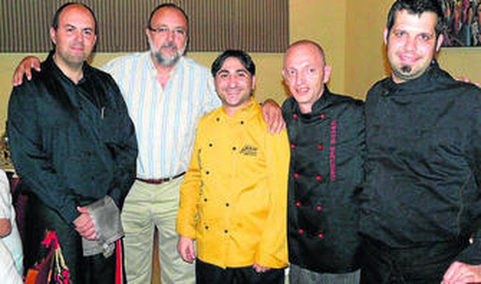 Tony García, junto al catalán Jordi Peris, el francés Christophe Bocher, y parte de su equipo.