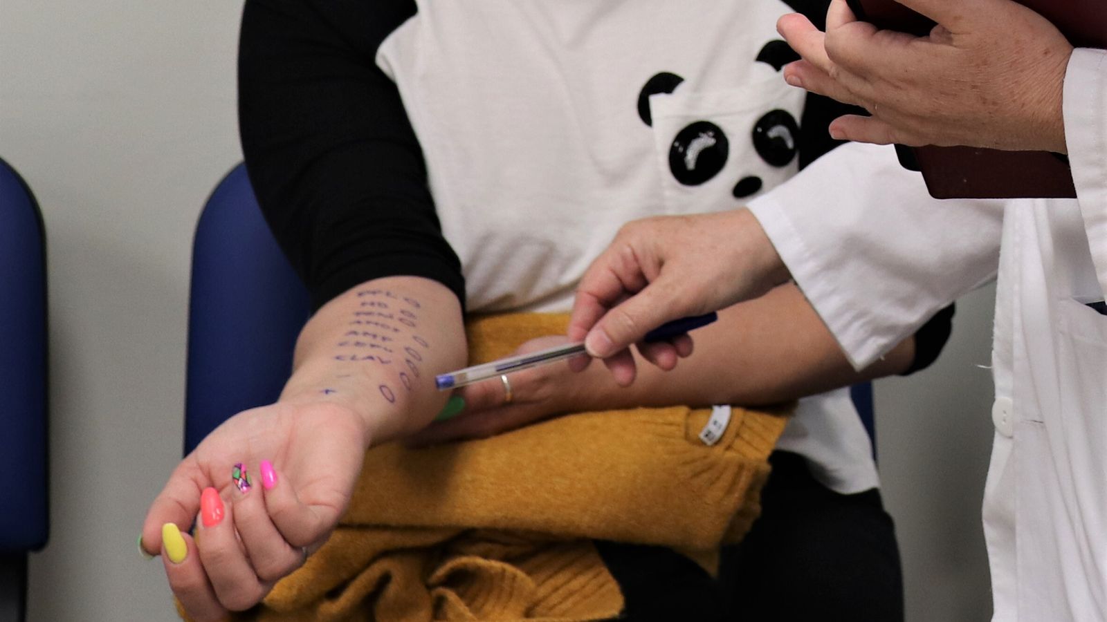 Pruebas de la alergia en el hospital Juan Ramón Jiménez.