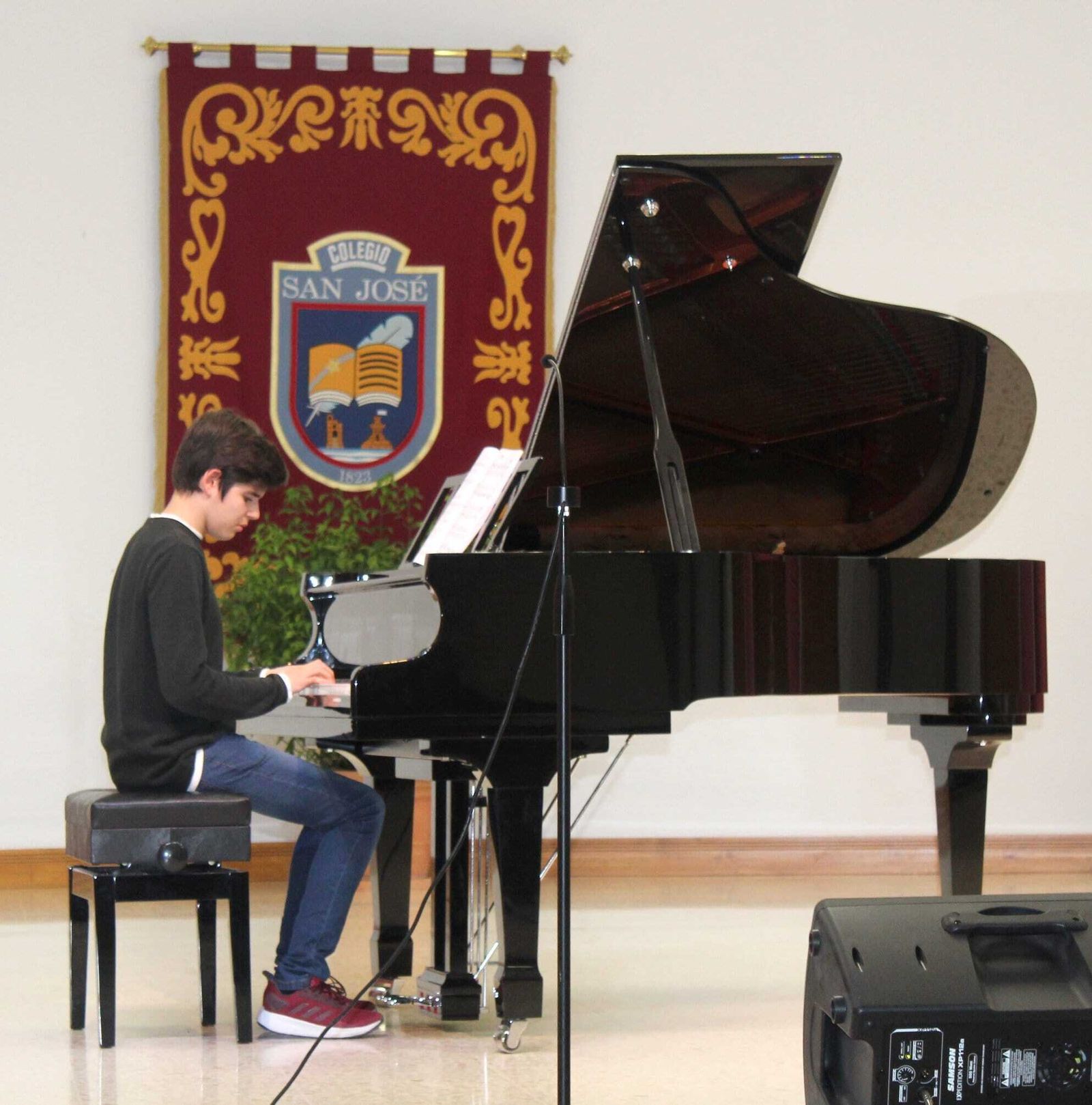 El Colegio San José está autorizado por la Junta de Andalucía para impartir clases de música.