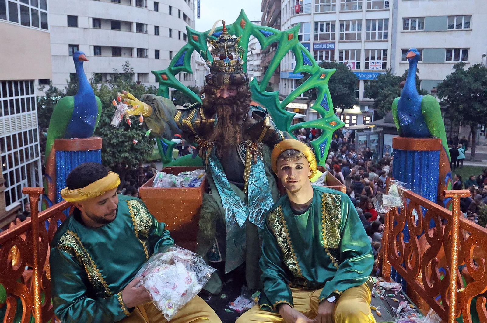 Imágenes de la Cabalgata de los Reyes Magos en Huelva