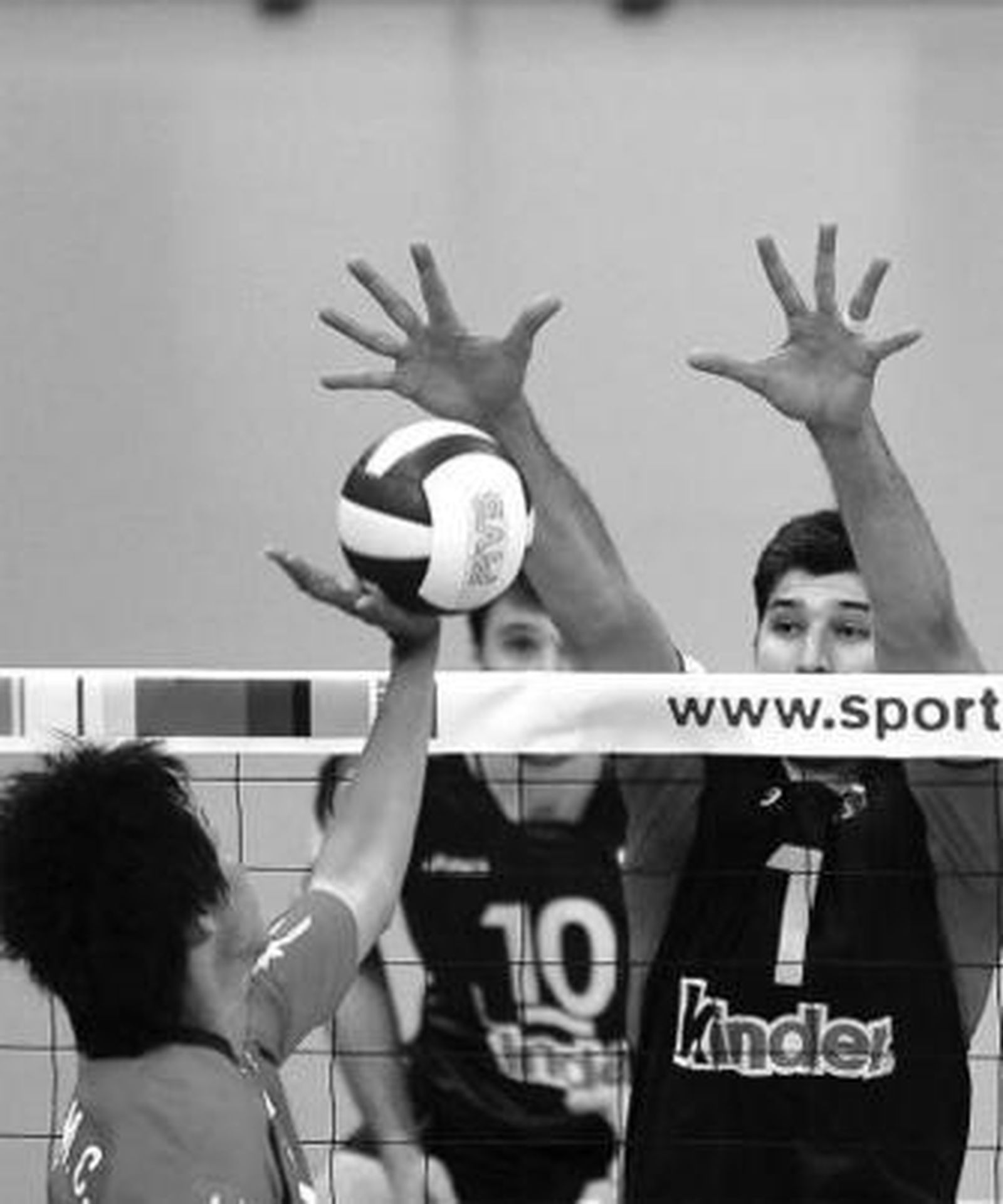 Guillermo Falasca intenta bloquear un ataque taiwanés.