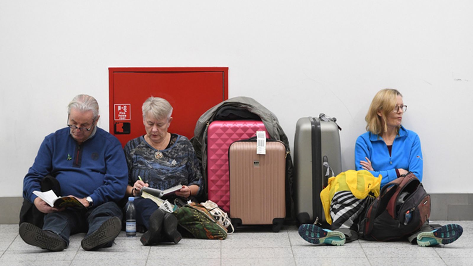 Pasajeros a la espera de su vuelo en el aeropuerto de Gatwick.