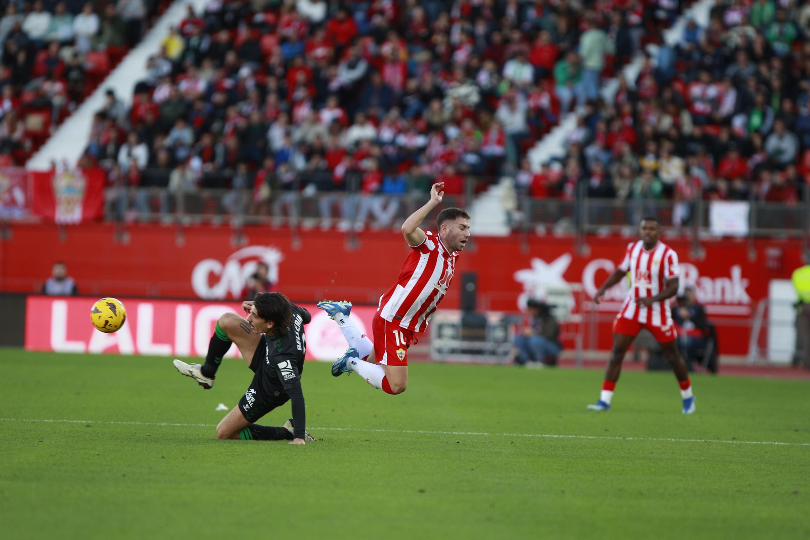 Imágenes del partido de fútbol U.D. Almería-Real Betis Balompié