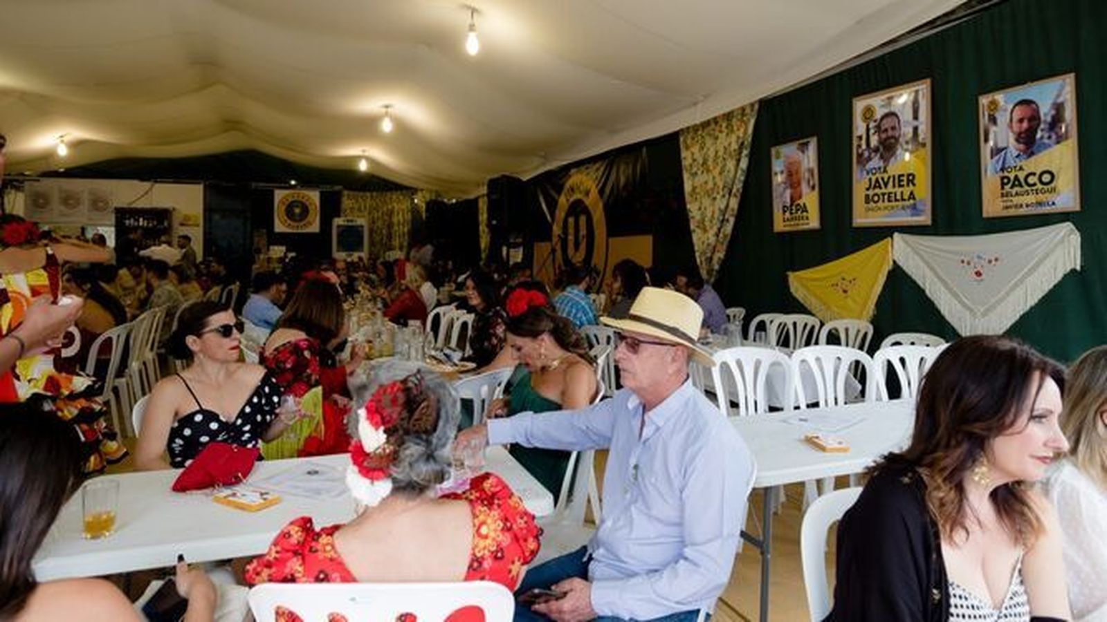 Una imagen de la caseta de Unión Portuense, una de las que han instalado los partidos en estas elecciones en la Feria de El Puerto, ayer jueves.