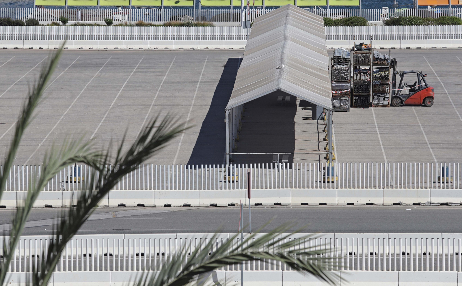 Instalación de las zonas de sombra para la OPE 2022 en el Puerto de Algeciras.