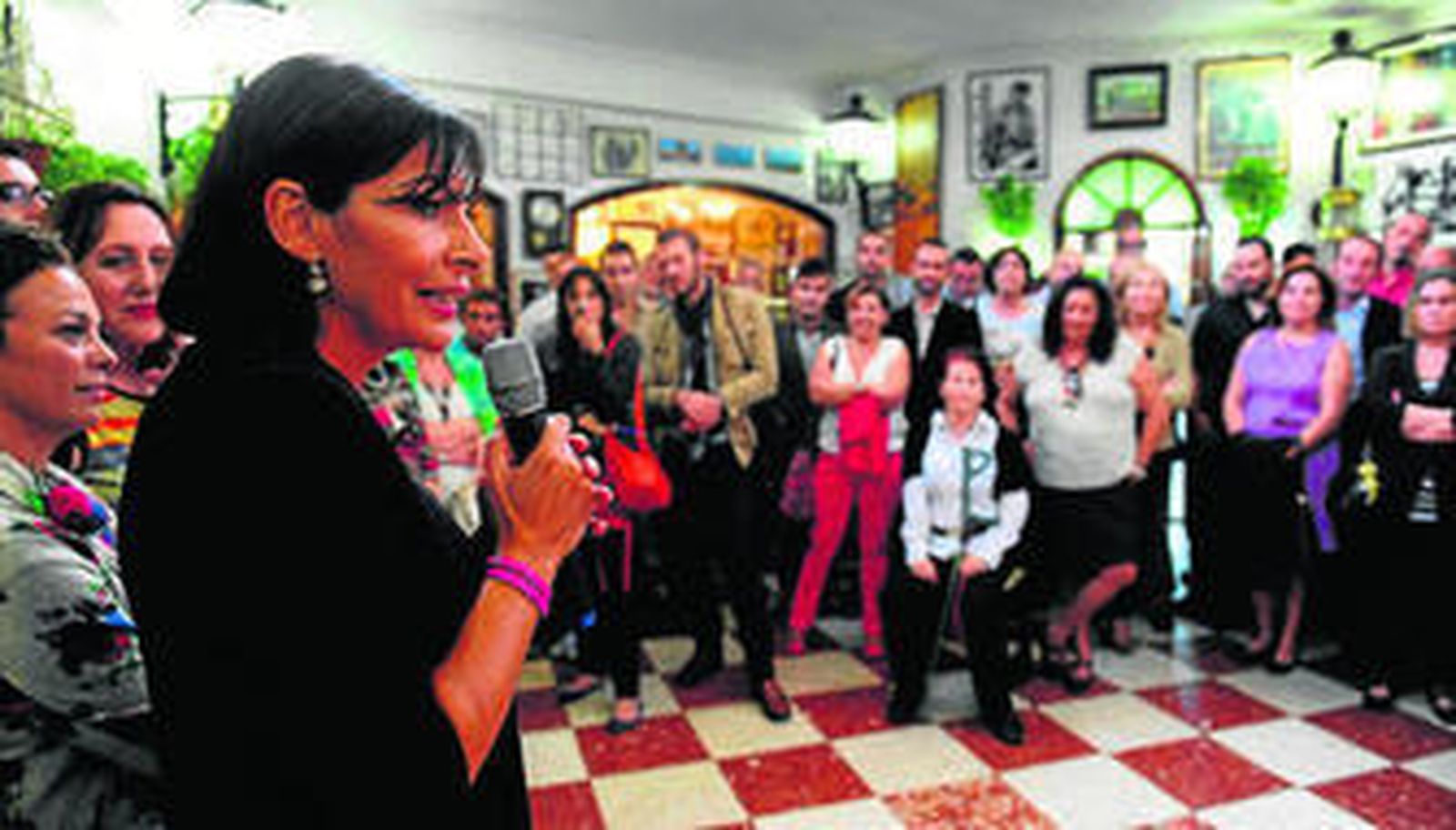 Anne Hidalgo, durante un acto con los socialistas de San Fernando en la Venta de Vargas en 2012.