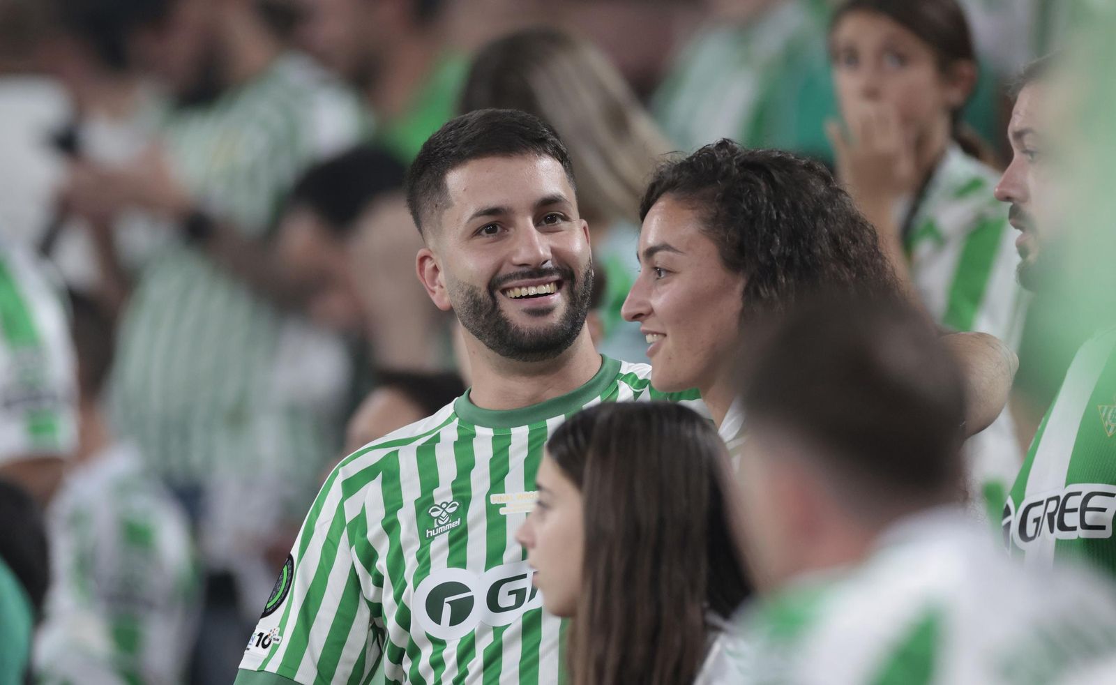 Búscate en las fotos del Betis - Nottingham Forest