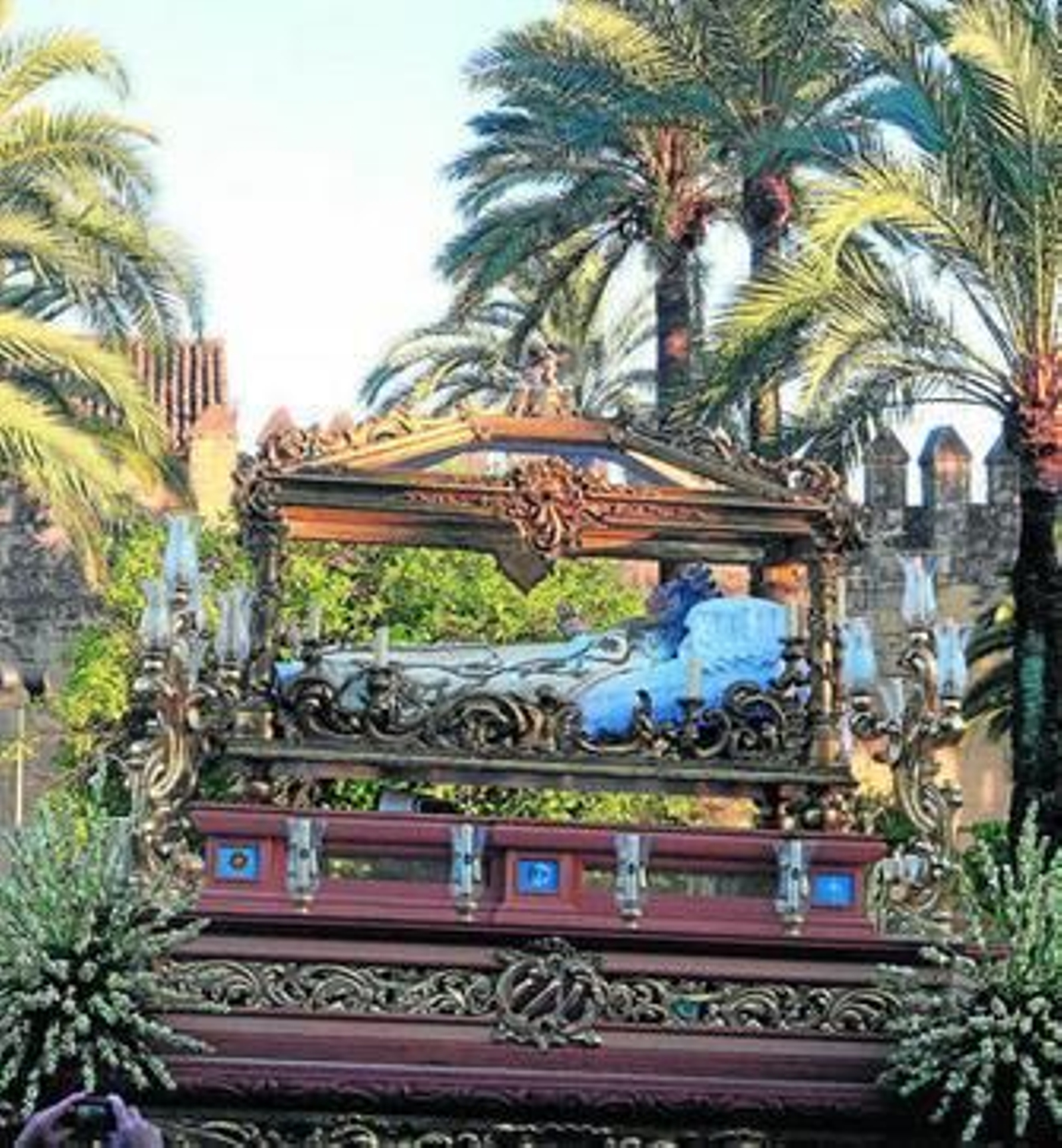 La Virgen del Tránsito a su paso por el Alcázar de los Reyes Cristianos.