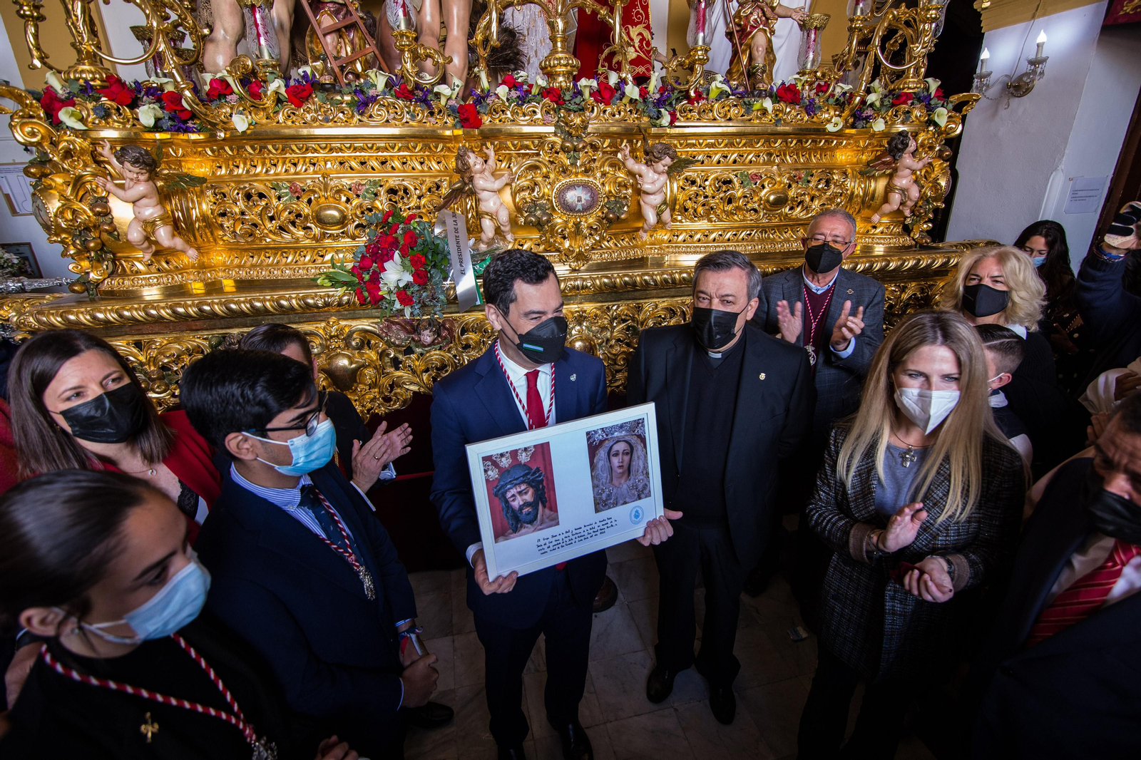 Así ha sido la visita del presidente de la Junta a las hermandades del Lunes Santo de San Fernando
