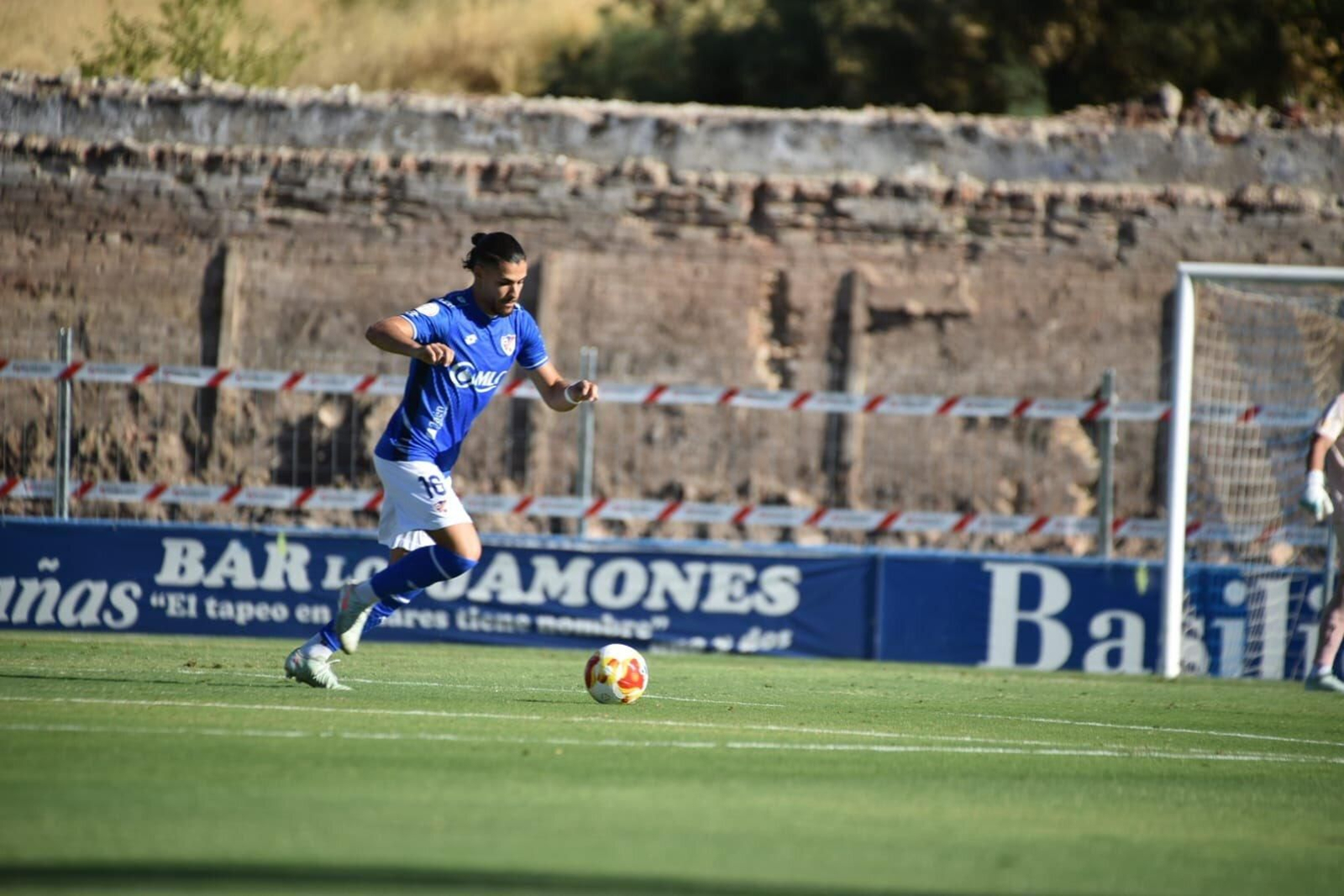 Carlos Becken en un partido con el Linares Deportivo.