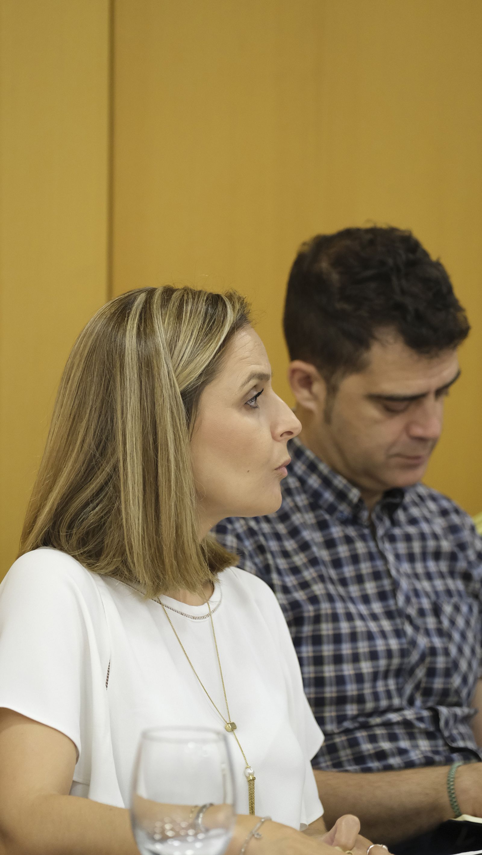 Imágenes sobre el debate del ferrocarril en Almería,  en la campaña electoral andaluza