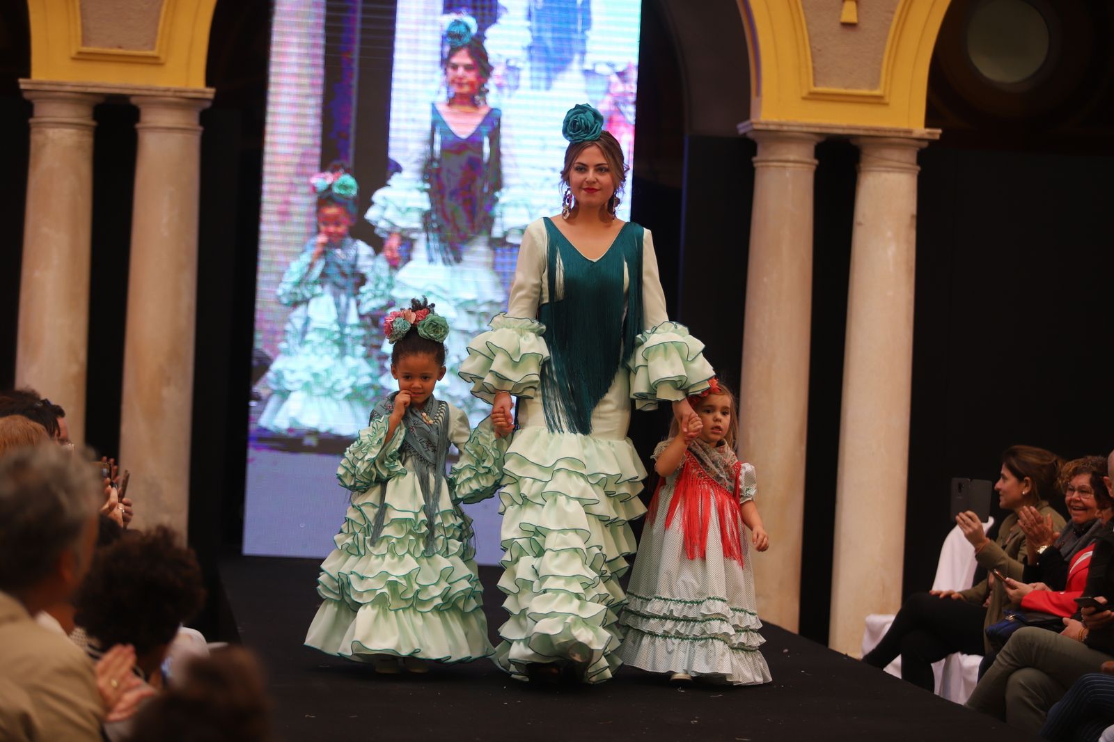 Imágenes del desfile de moda flamenca de los mas pequeños