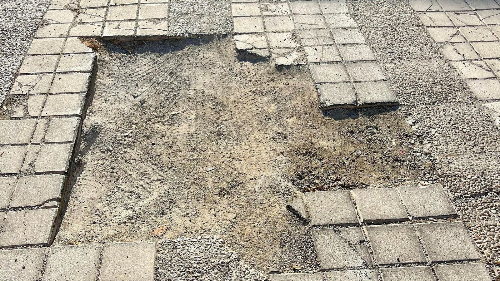 Socavones en el entorno de la Plaza de la Fraternidad en Motril