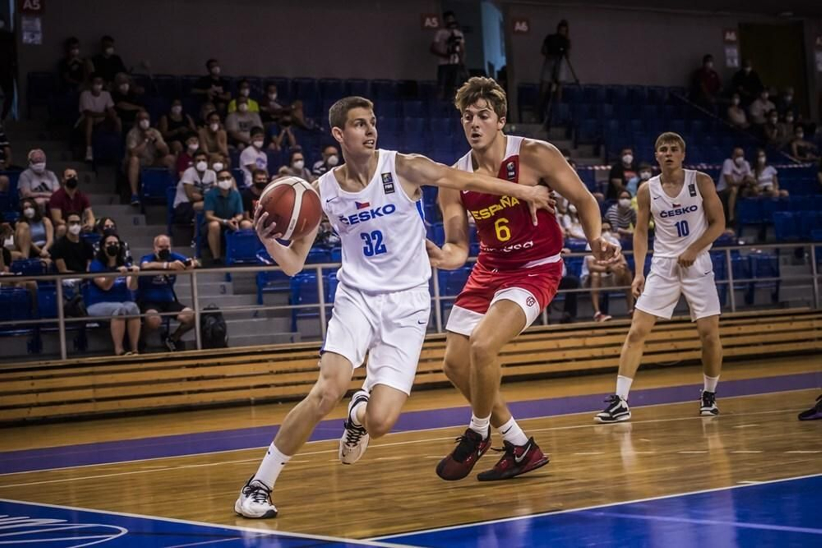 Fotos: los cinco 'malagueños' con España sub 20 en Brno