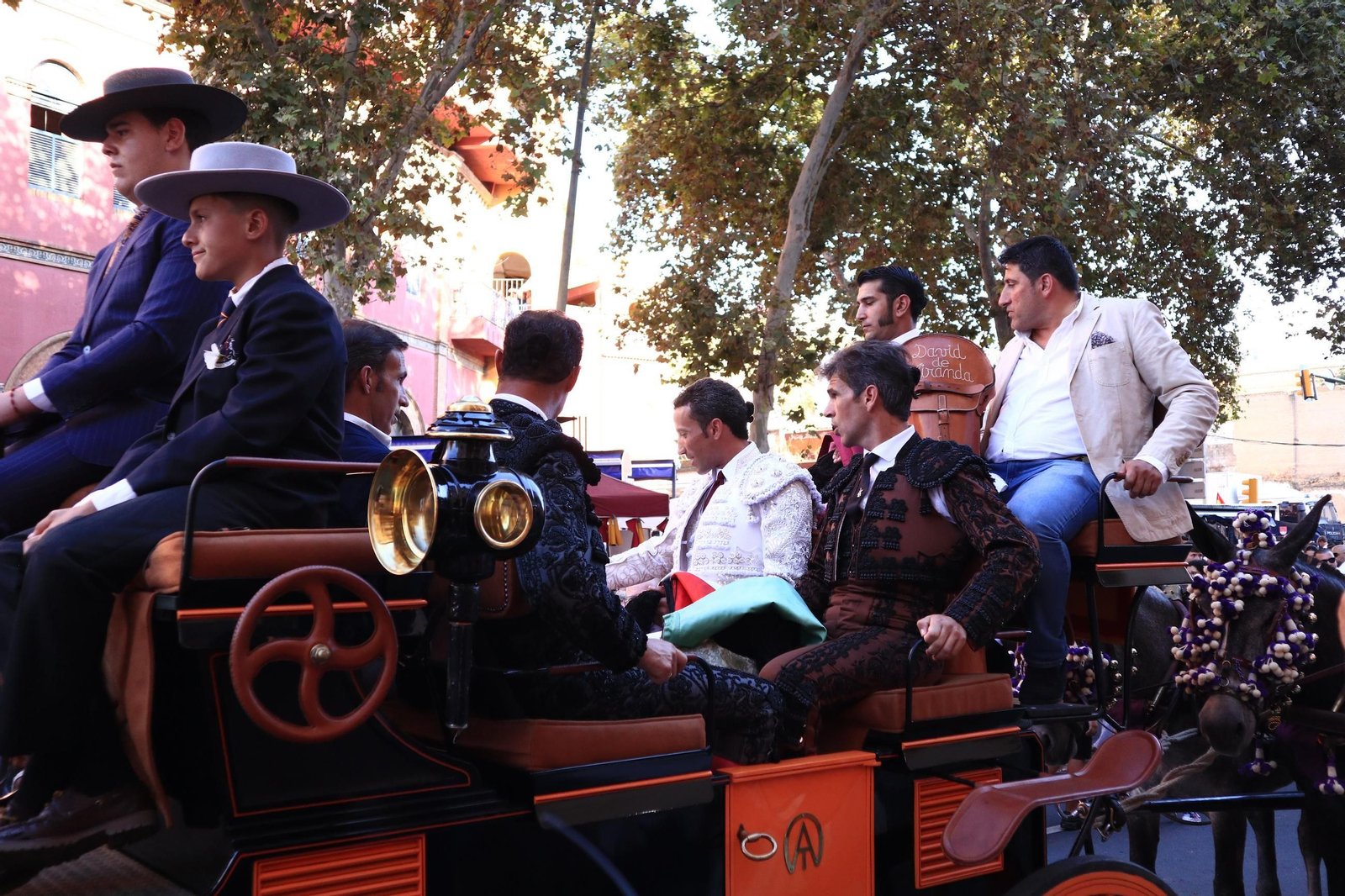 Imágenes de ambiente en el tercer día de toros en Huelva