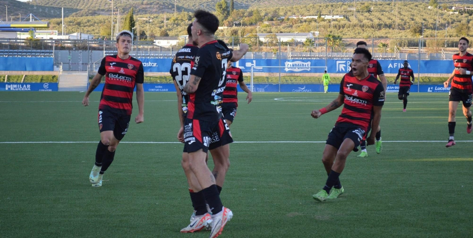 Los jugadores del Salerm celebran un gol de Isma García.
