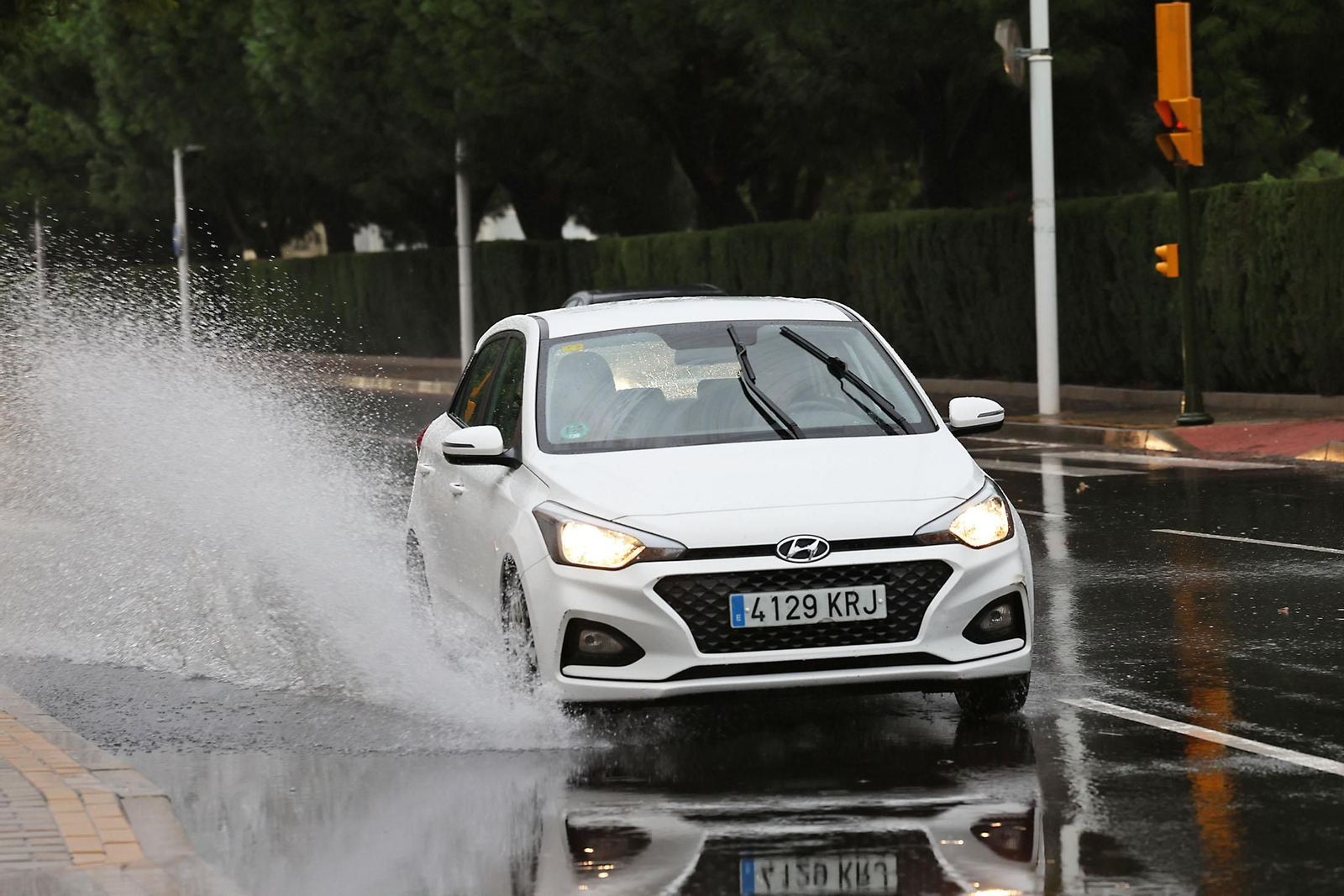 Imágenes de la lluviosa mañana de sábado en Huelva