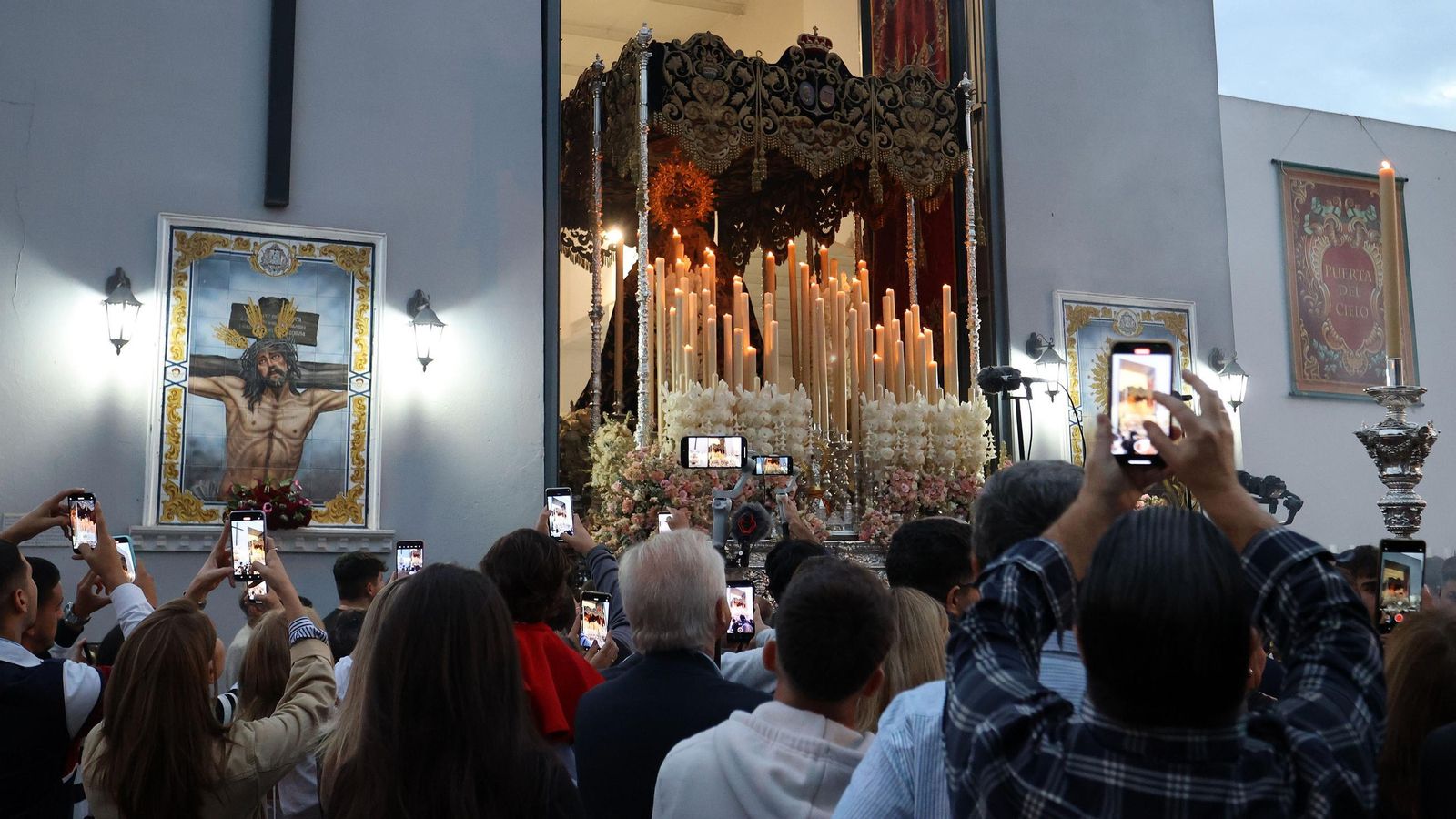 Jerez vive un prólogo de Magna Mariana con cinco traslados