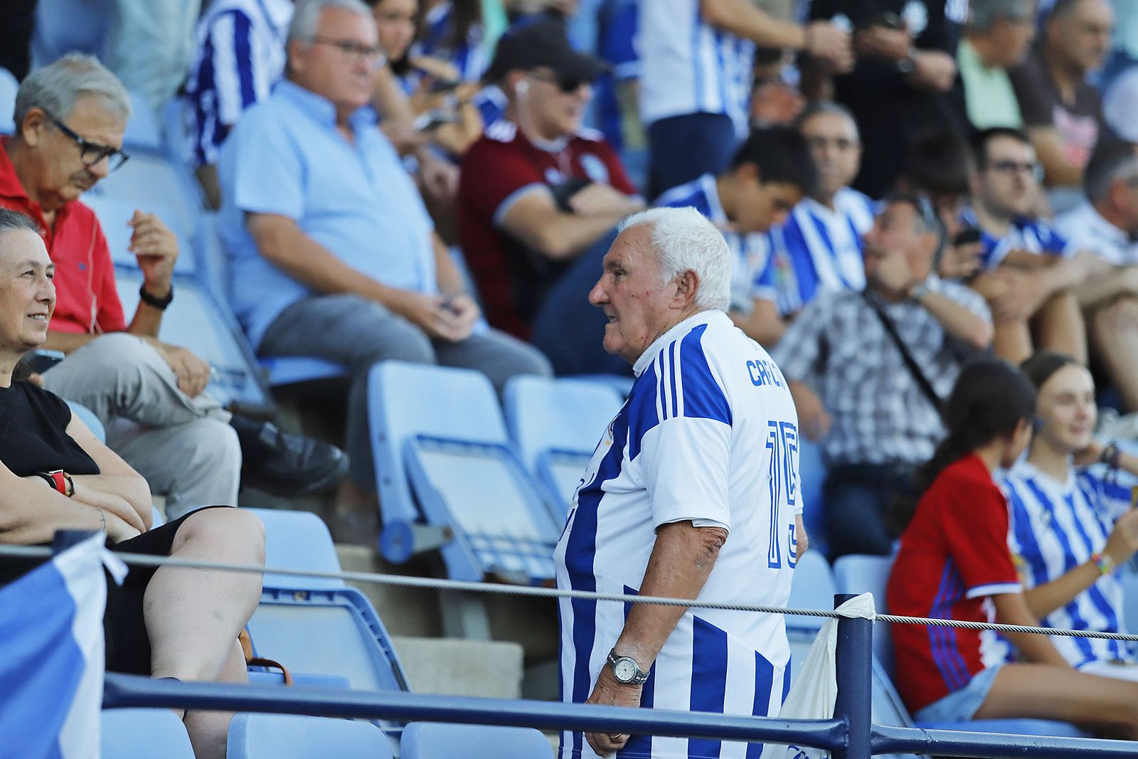 Ambiente en las gradas del Nuevo Colombino en el Recreativo de Huelva y Málaga