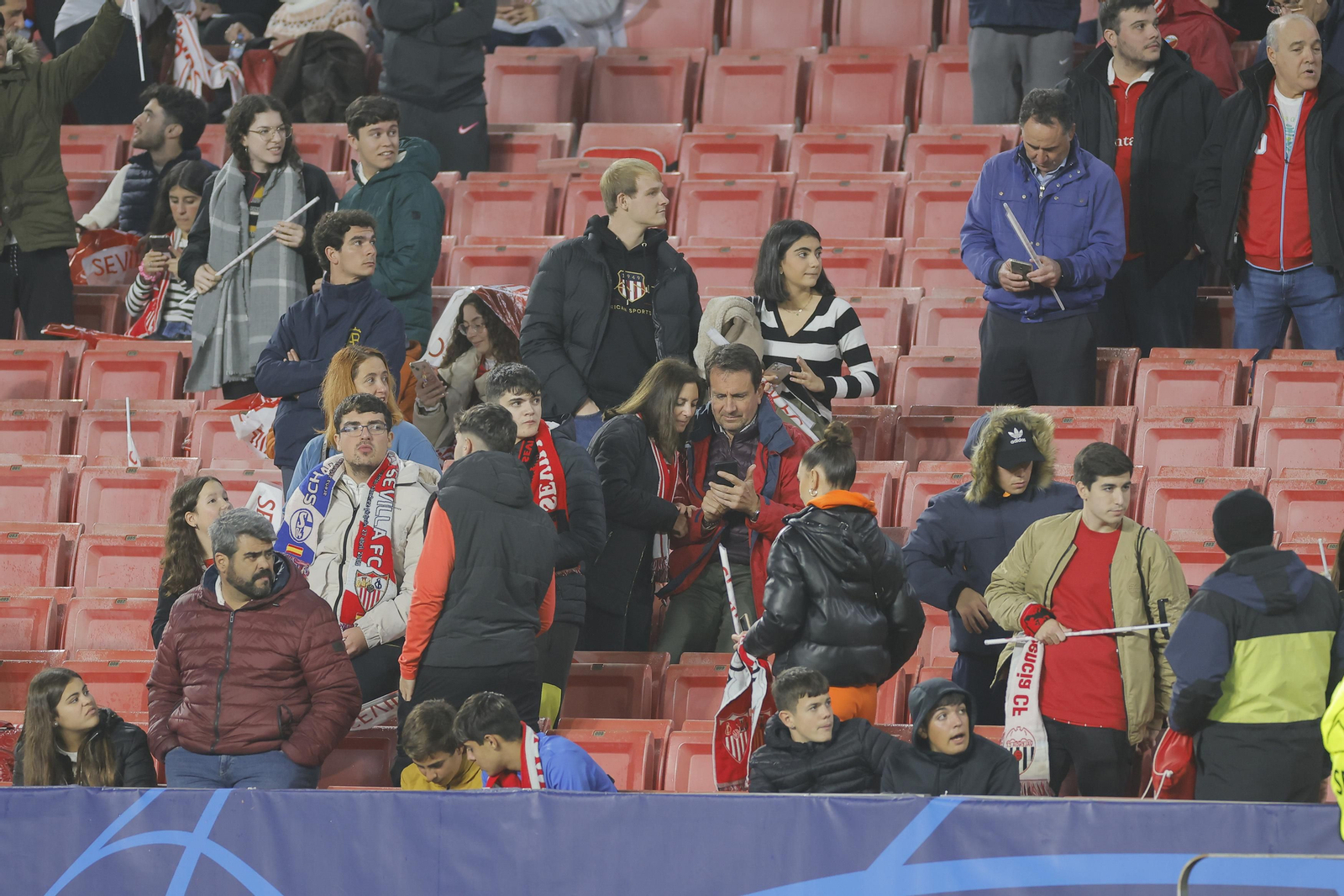 Búscate en las fotos del Sevilla Fc- PSV