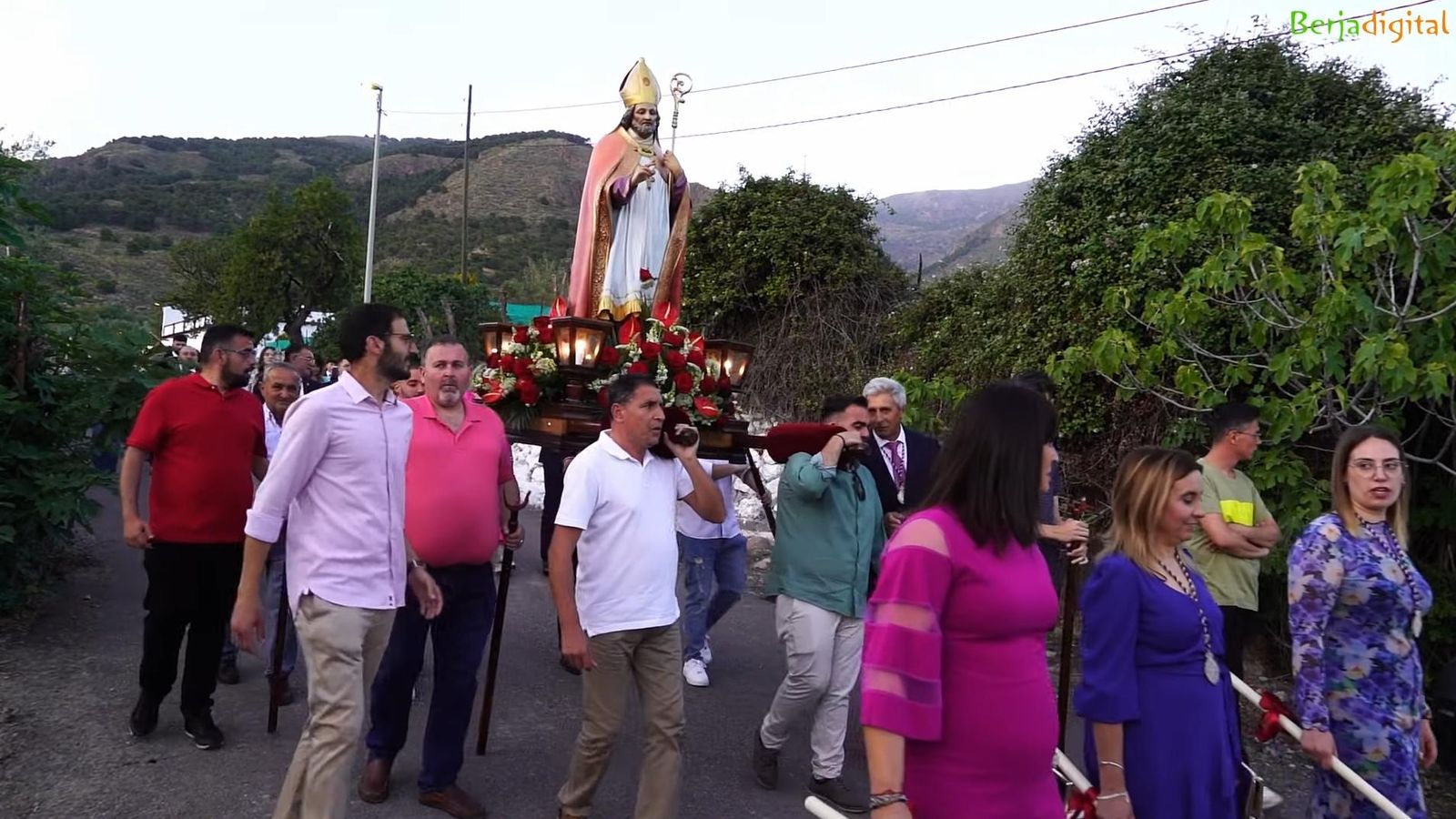 Momento de la procesión de San Tesifón en Castala este domingo.