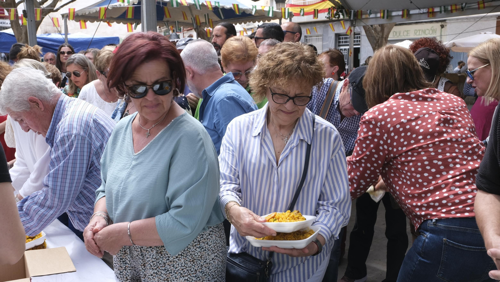 Imágenes de la paella popular en las Fiestas de Canjáyar