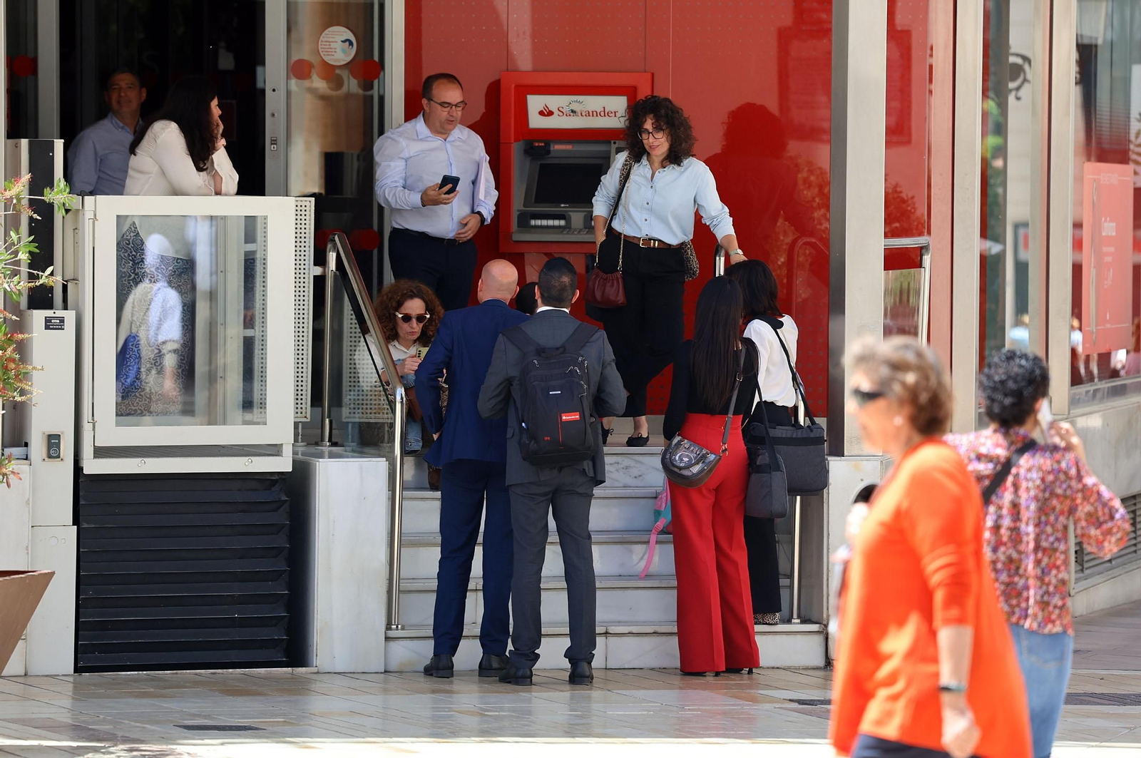 Así se vivió el apagón en las calles de Huelva, en imágenes