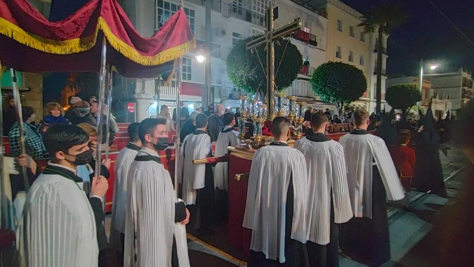 La reliquia del Lignum Crucis, por la Carrera Oficial.