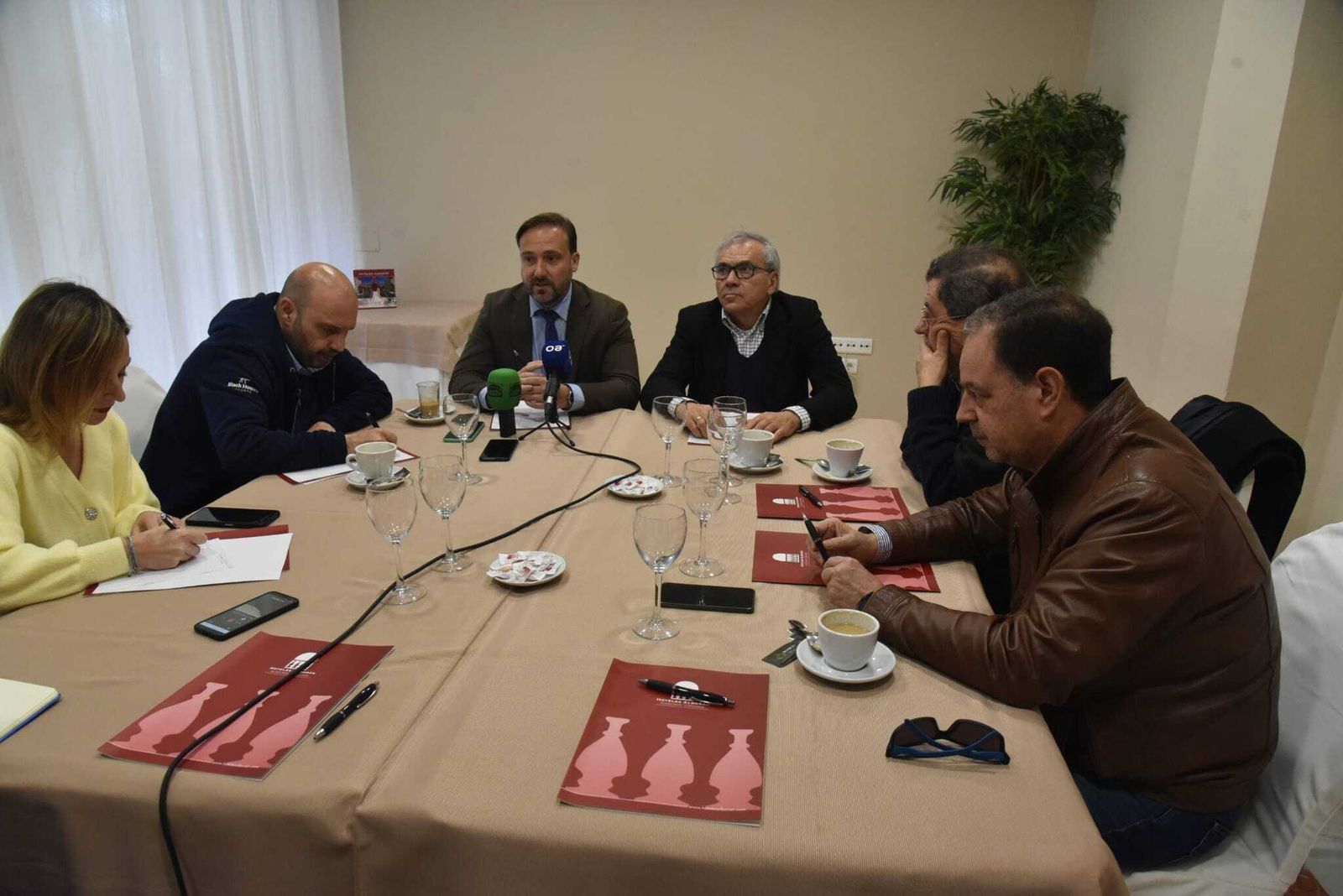 Álvaro Moya y Juan María de la Cuesta, este jueves en el hotel Alborán.