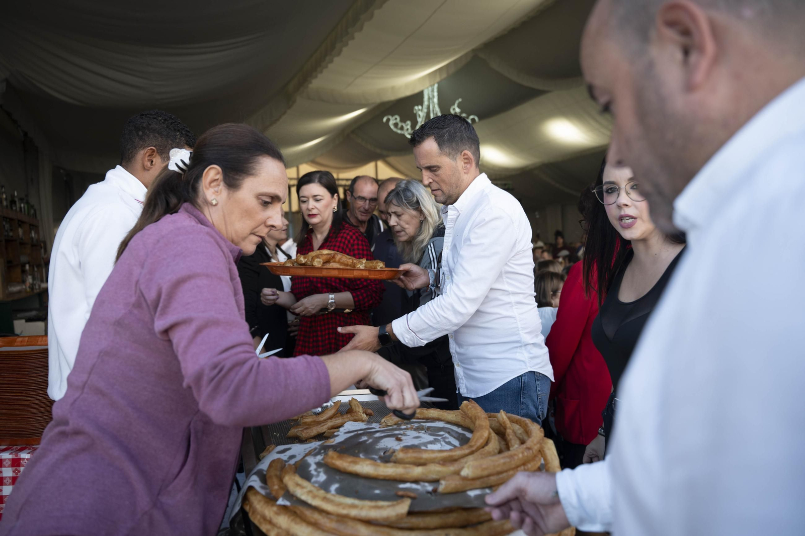 Las mejores imágenes de los churros con chocolate en la Feria de Albox