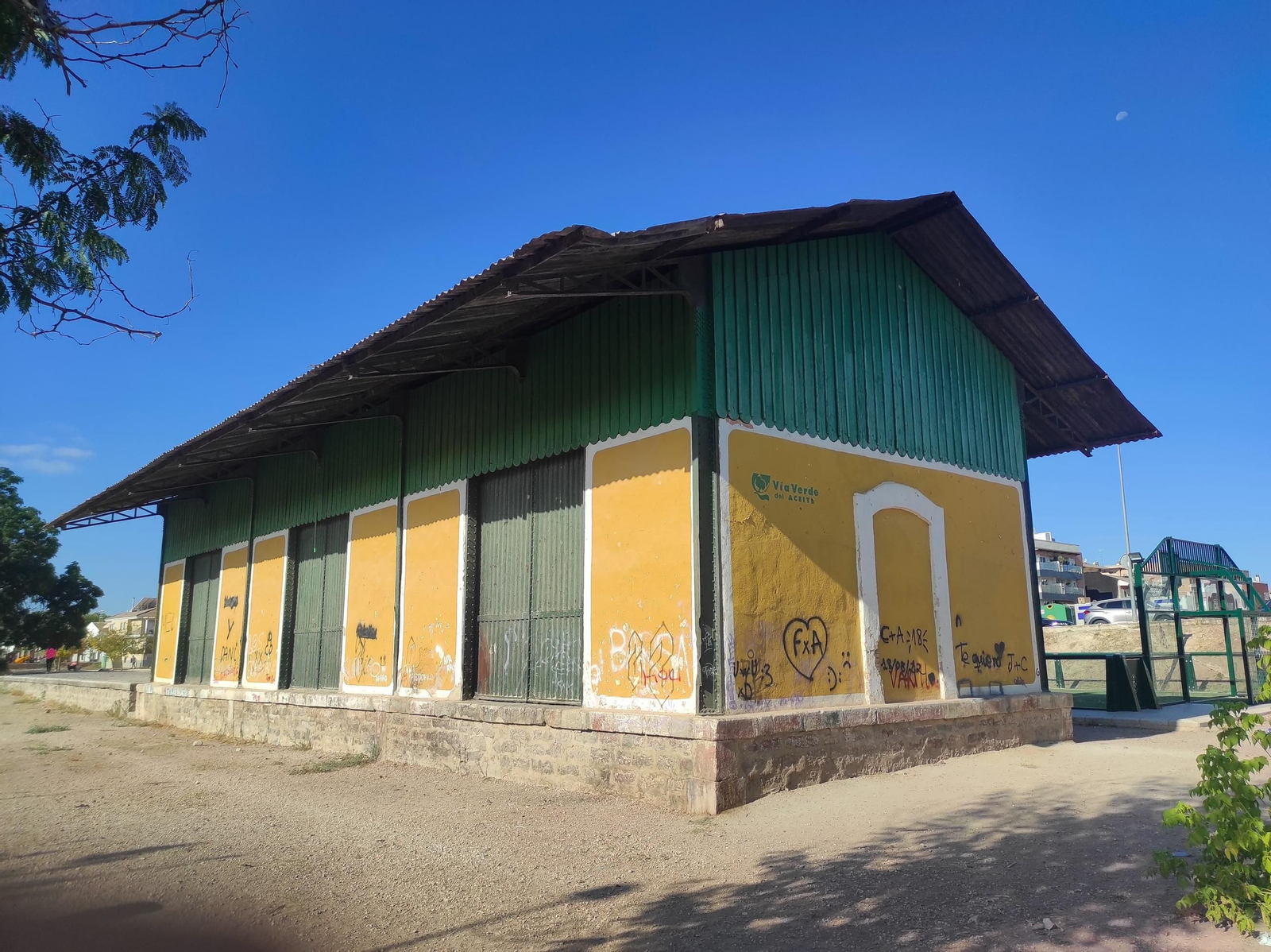 De Torredelcampo a Porcuna por la Vía Verde del Aceite: túneles, pasarelas y arte
