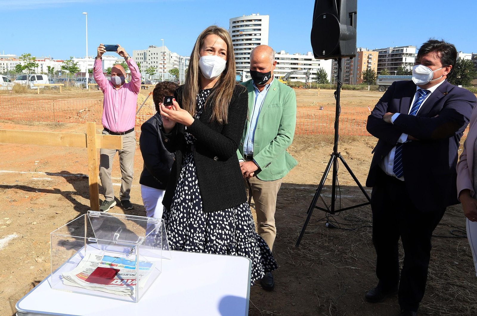 Imágenes de la  colocación de la primera piedra del nuevo colegio público ubicado en el 'Ensanche Sur'