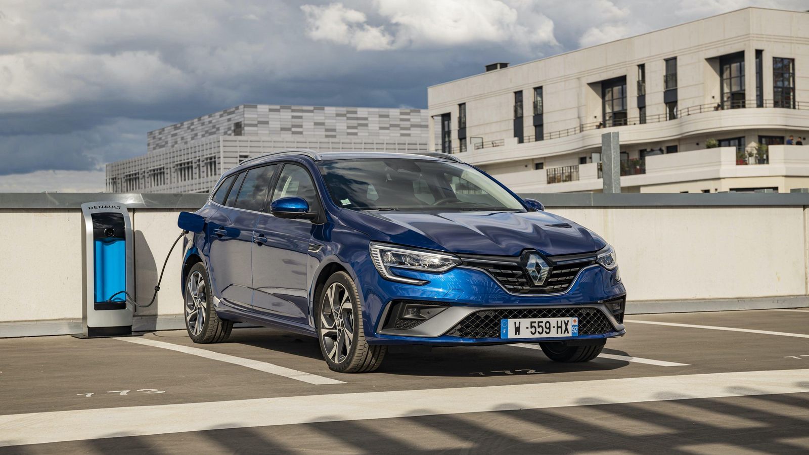 Prácticamente cualquier enchufe le sirve tanto al Mégane como al Captur E-Tech para reponer energía.