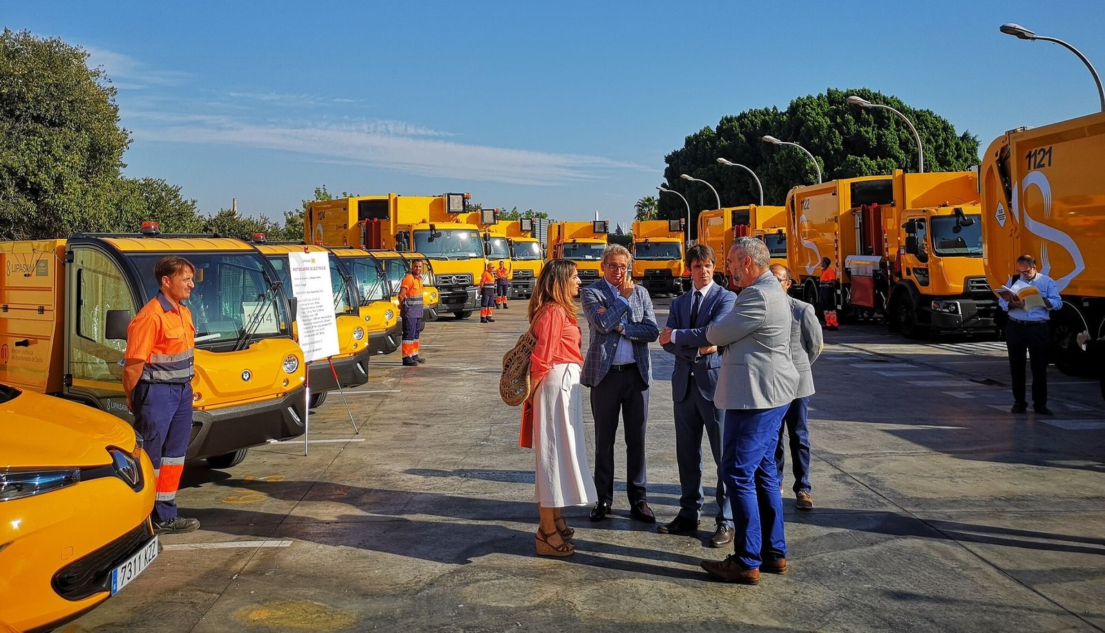 Responsables de Lipasam en una foto de archivo.