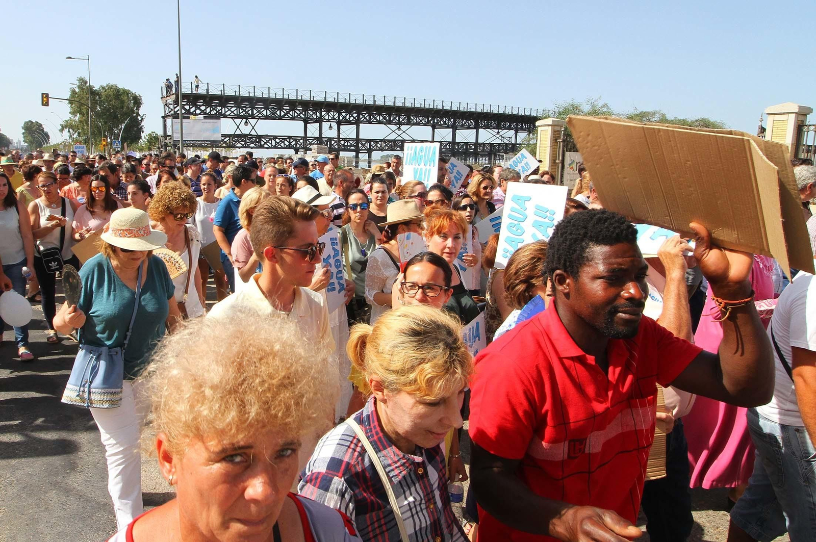 Imágenes de la manifestación para pedir agua y tierra para los regadíos del Condado.