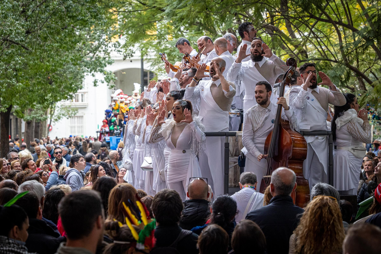 Imágenes del lunes de coros e ilegales del Carnaval de Cádiz 2023