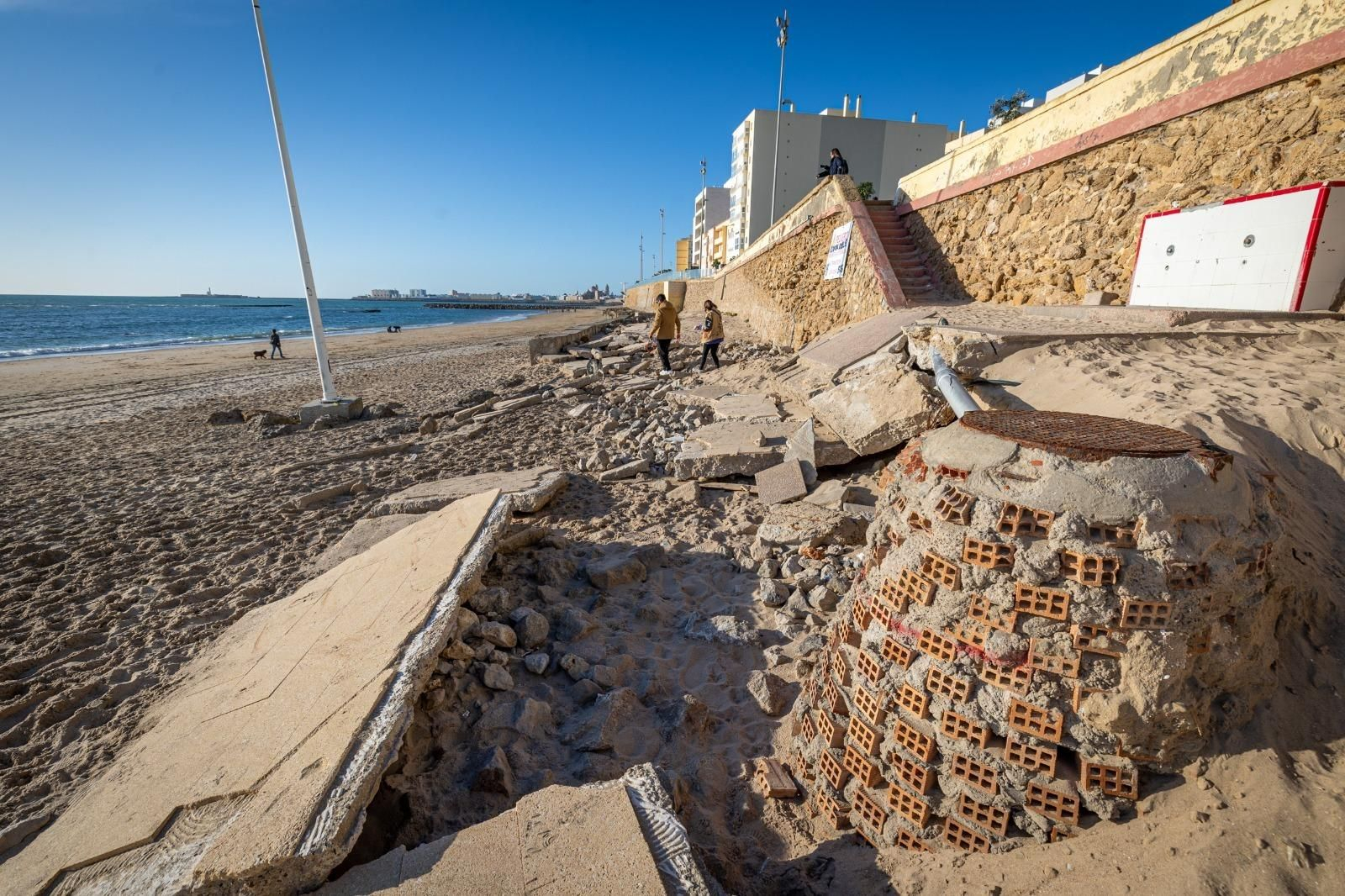 Las imágenes del lamentable estado de este tramo de la Playa Victoria