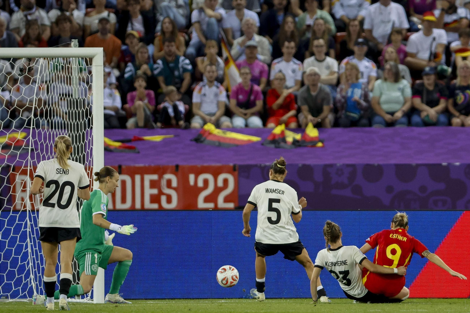 Las mejores imágenes de la semifinal Alemania - España de la Eurocopa femenina