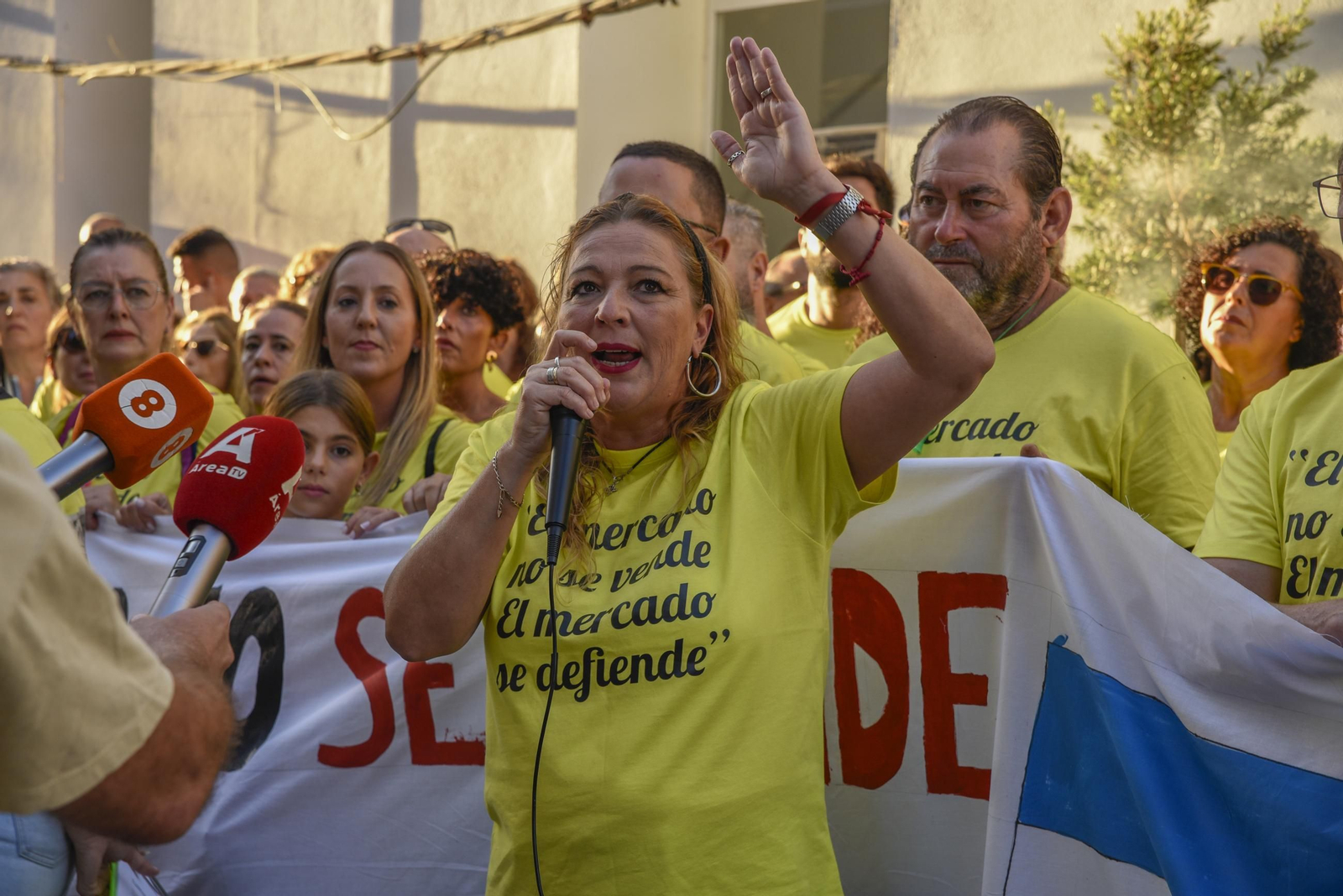 Las fotos de la protesta de los comerciantes de La Línea por la gestión del mercado municipal