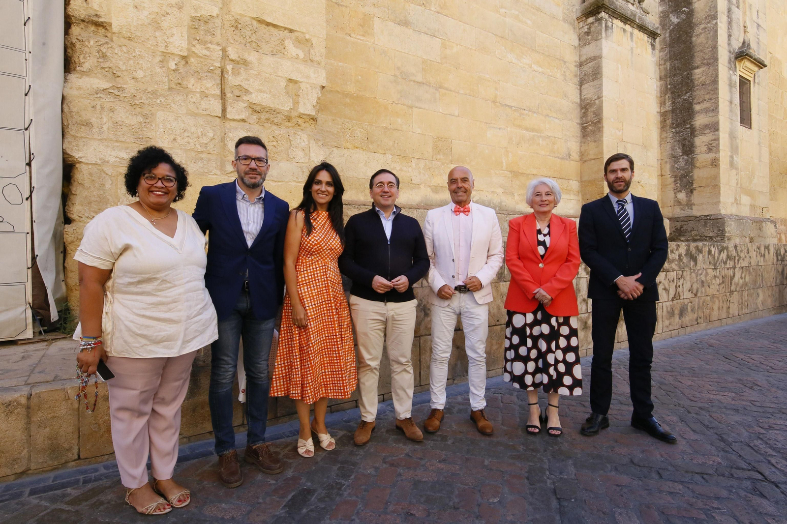 Albares y Hurtado (en el centro) en el acto denunciado por el PP