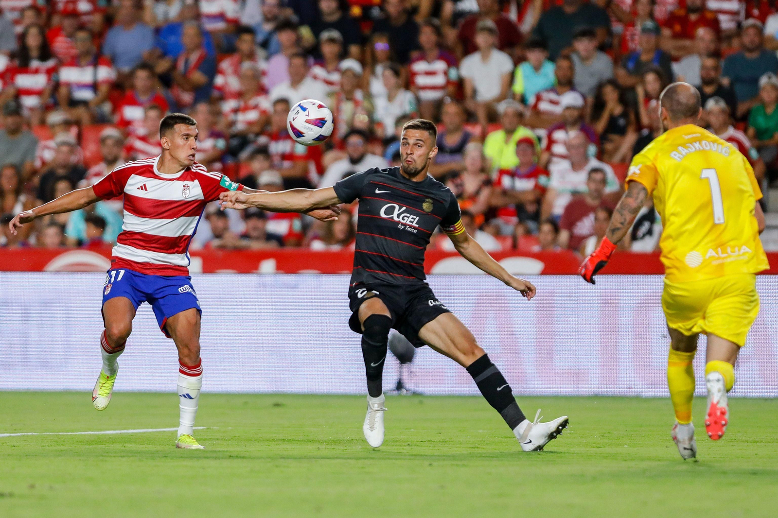 Uzuni en el Granada-Mallorca de la primera vuelta, que acabó 3-2