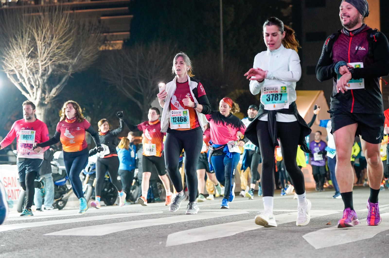 En imágenes: búscate en tu llegada a meta de la Carrera de San Antón 2026 (17)