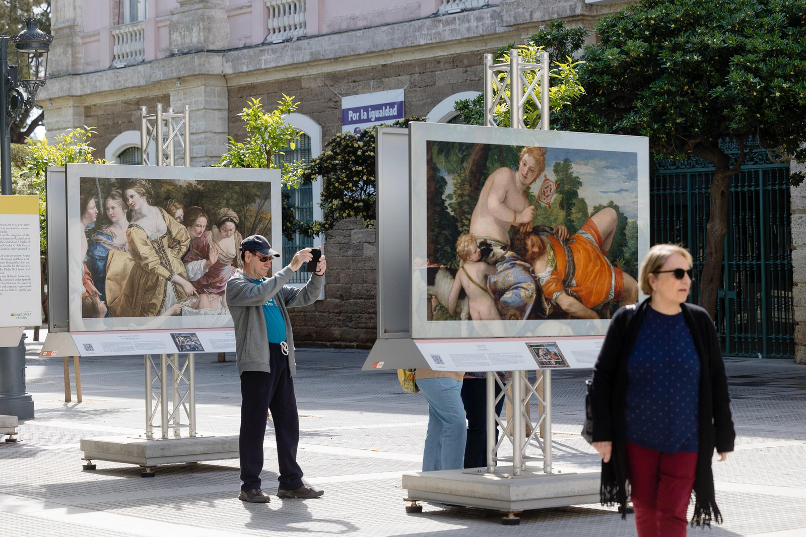 La inauguración de la exposición 'El Prado en las calles' en Cádiz